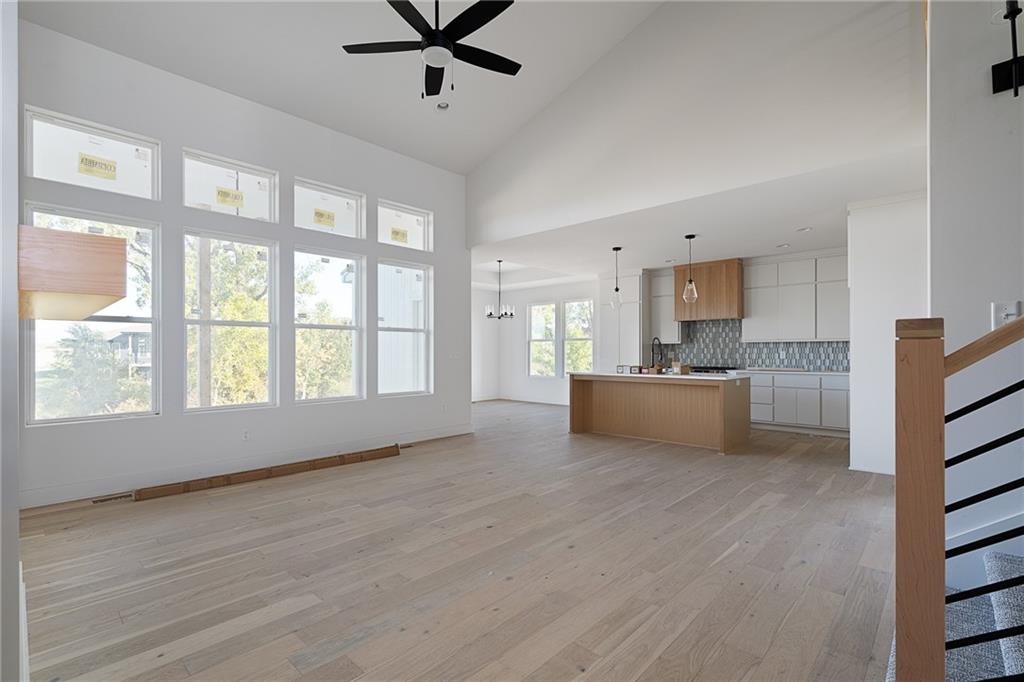 8901 Shady Bend Road Property Photo 6