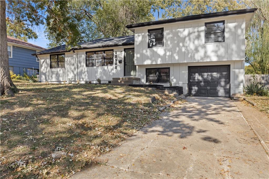 12500 E 52nd Terrace Property Photo