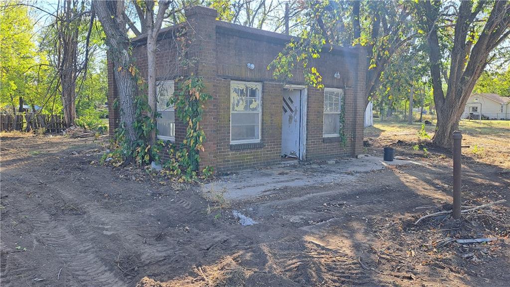 207 E 4th N/a Property Photo 5