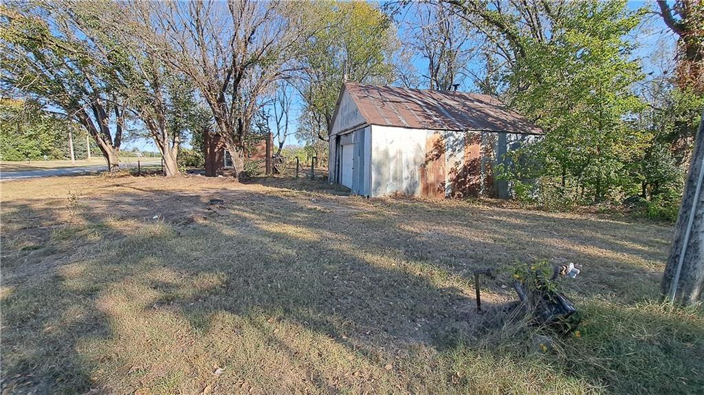 207 E 4th N/a Property Photo 7