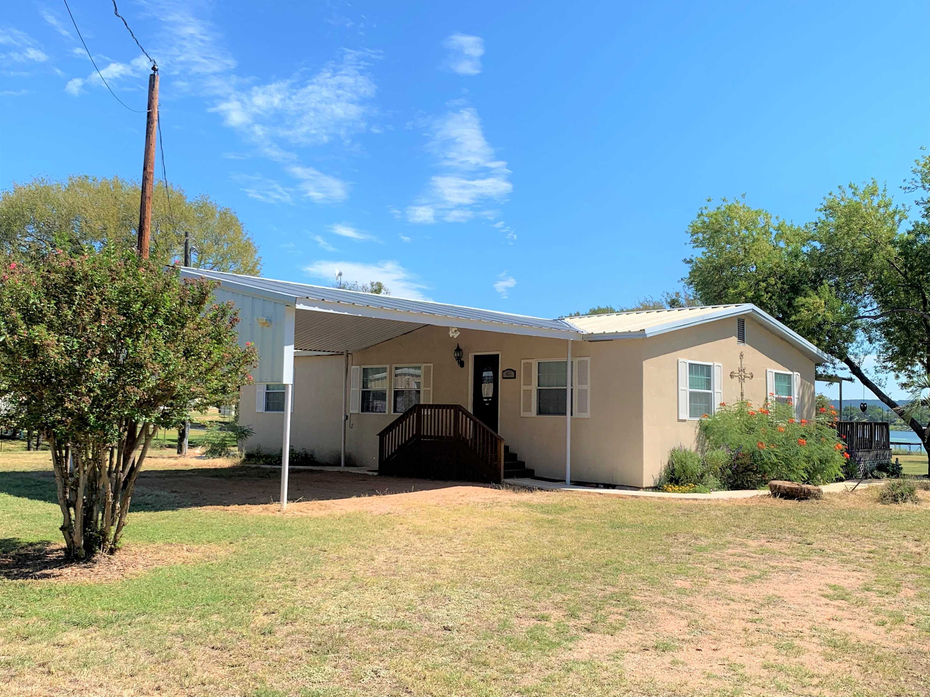 826 Lakeside Drive Property Photo