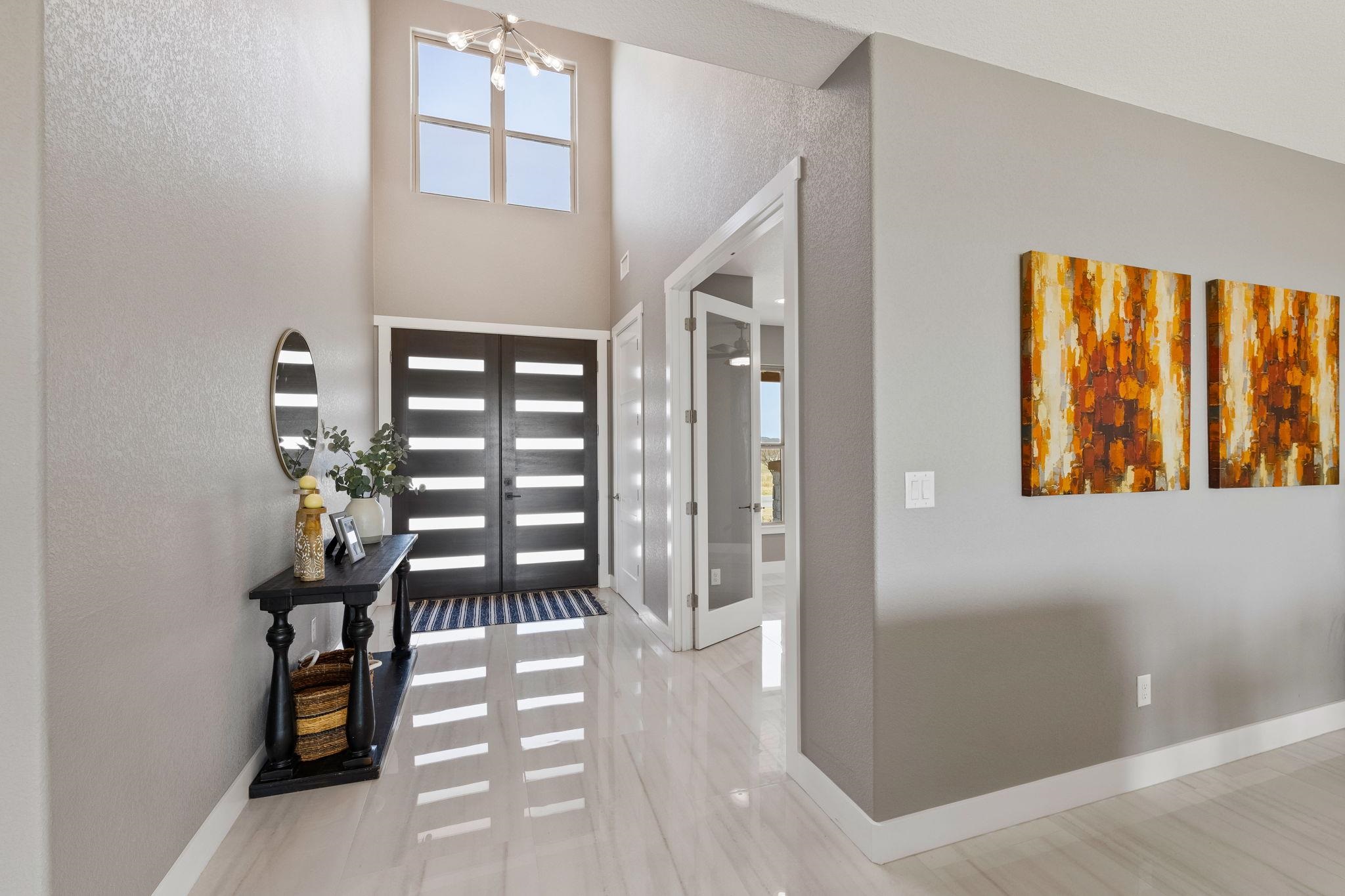 117 Sandia Loop Property Photo 8