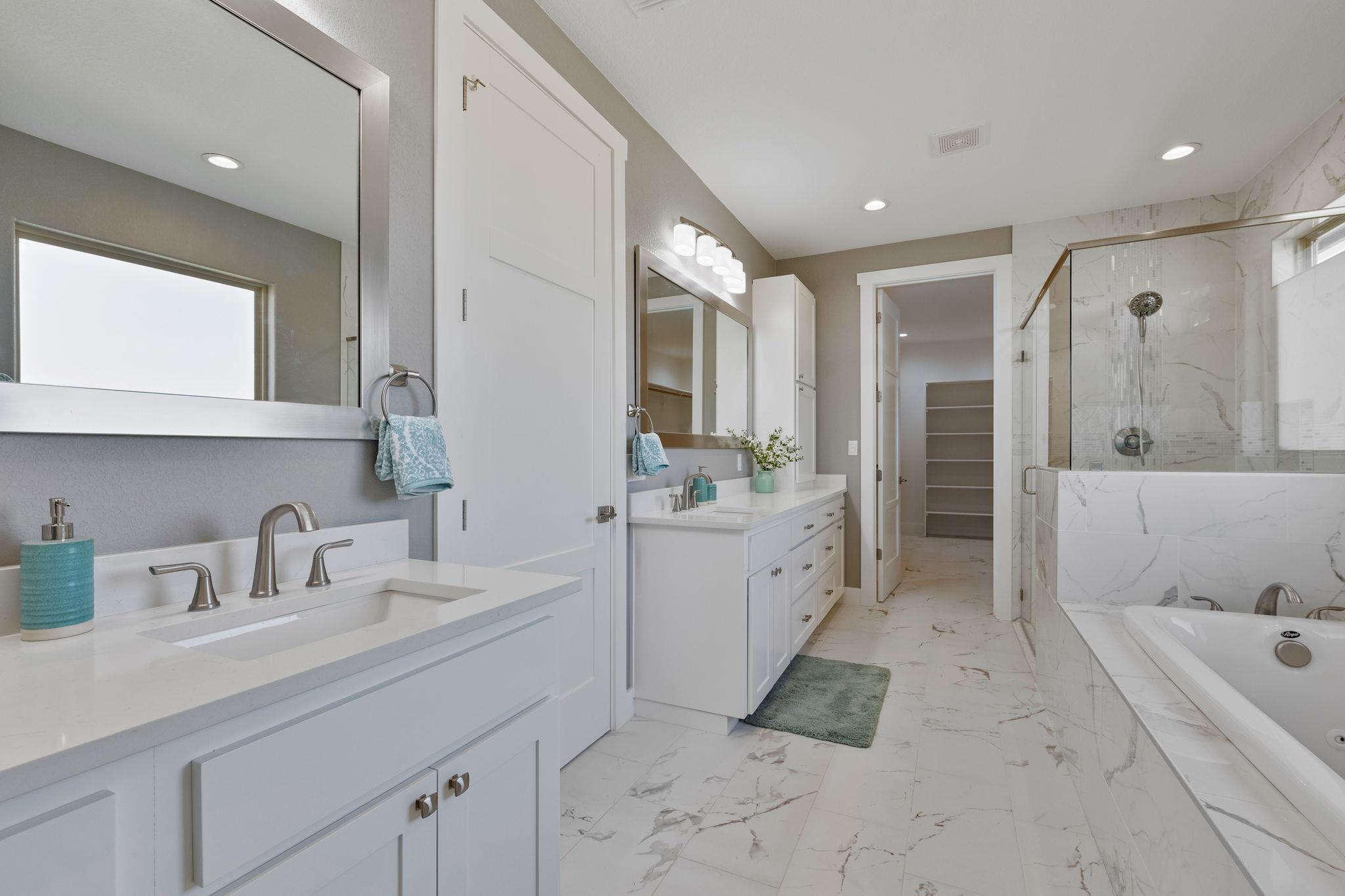 117 Sandia Loop Property Photo 11