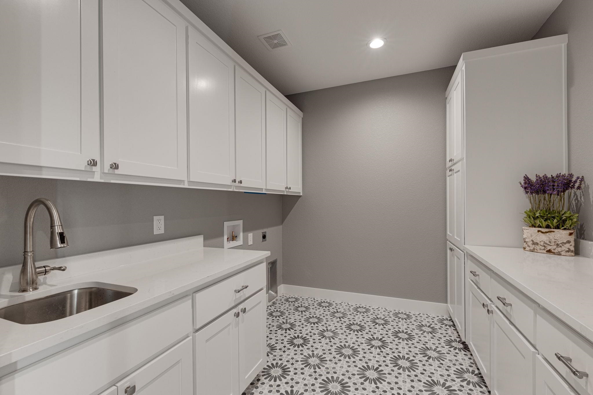 117 Sandia Loop Property Photo 16