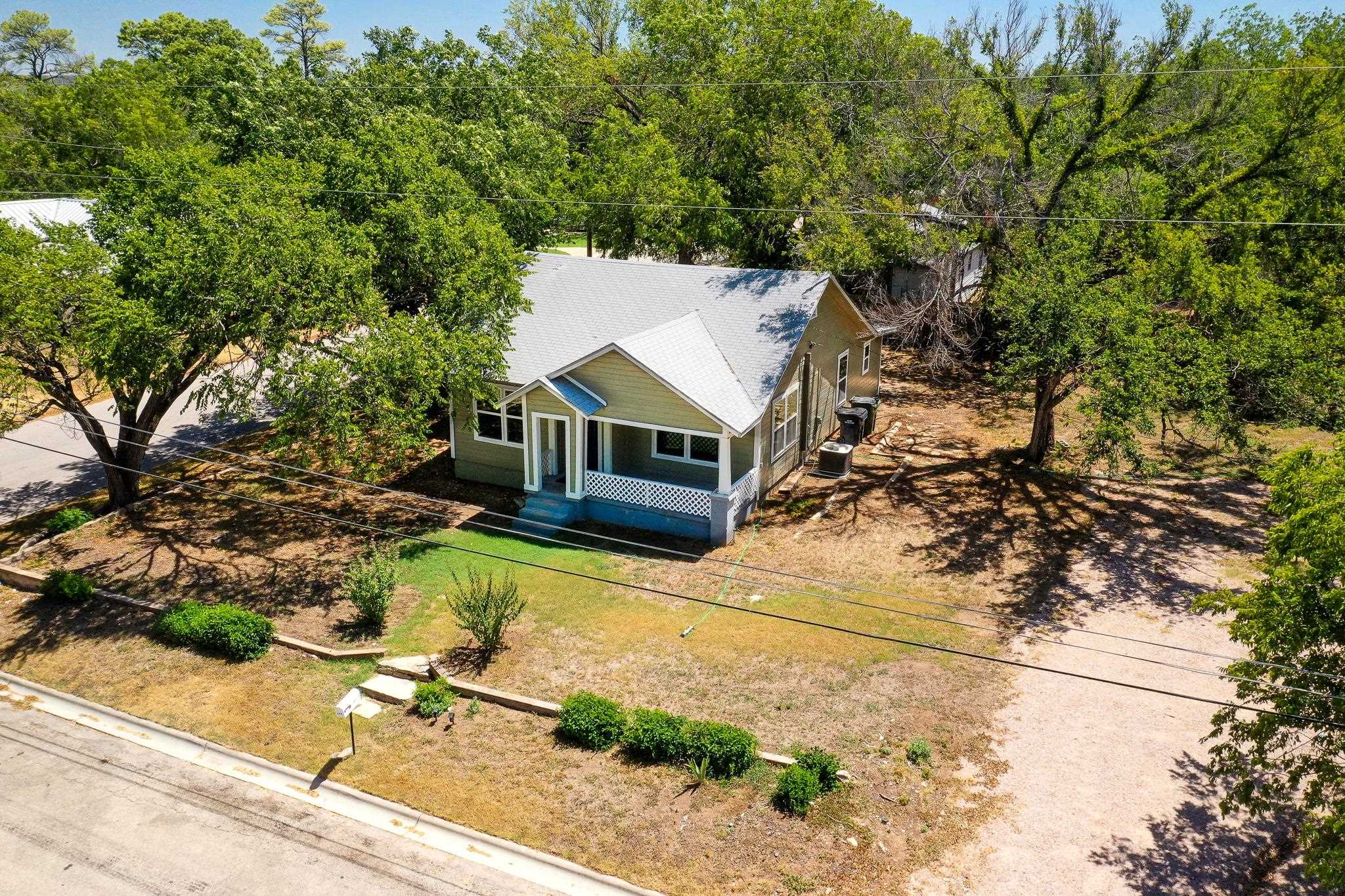409 N Vandeveer St Property Photo 5