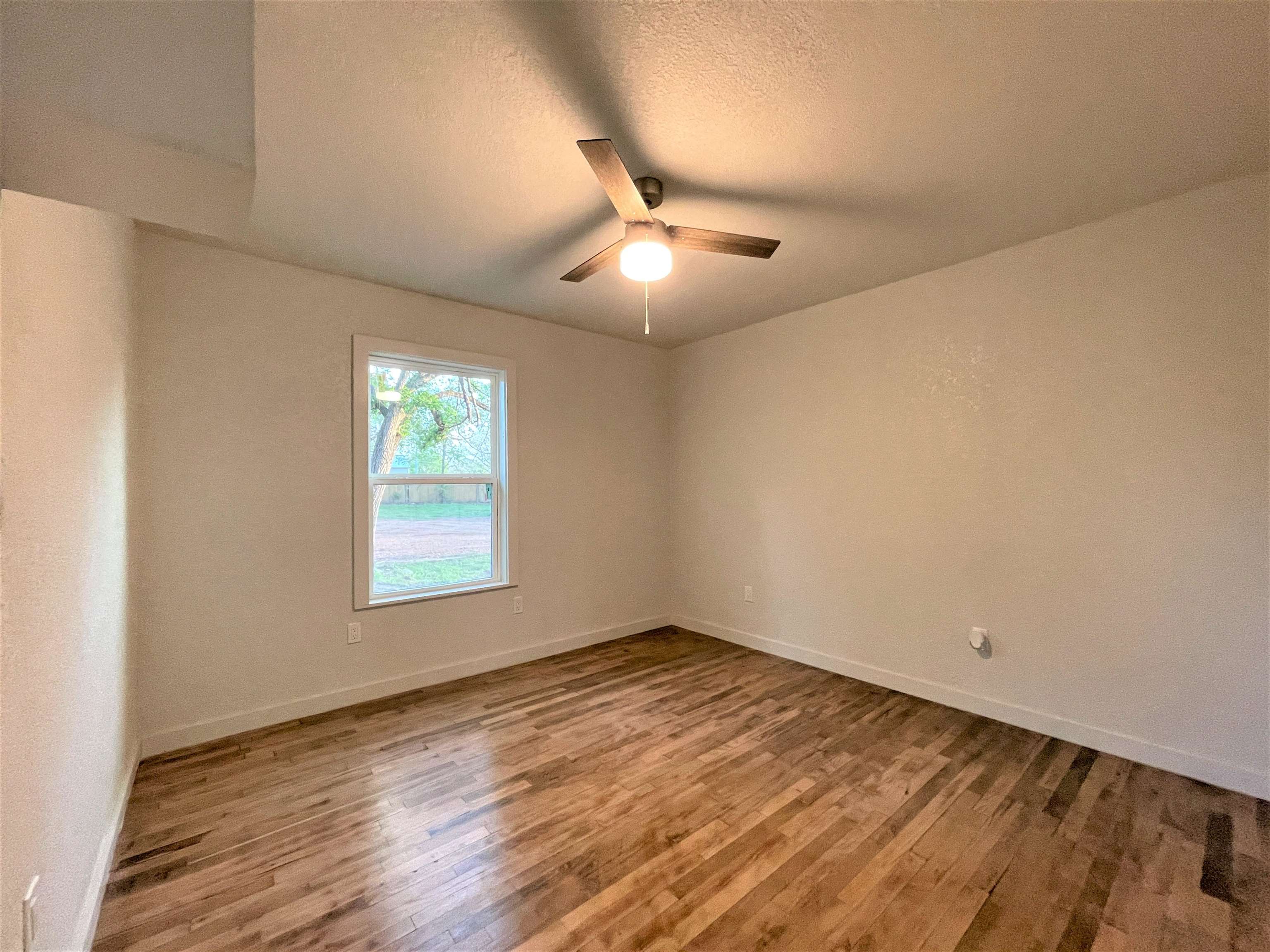 409 N Vandeveer St Property Photo 21