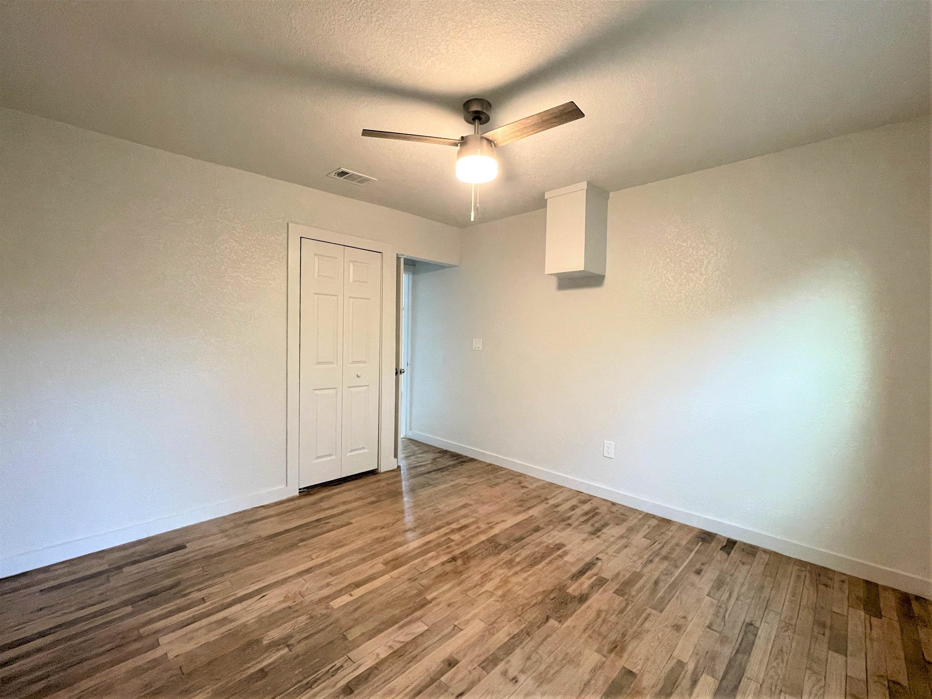 409 N Vandeveer St Property Photo 22