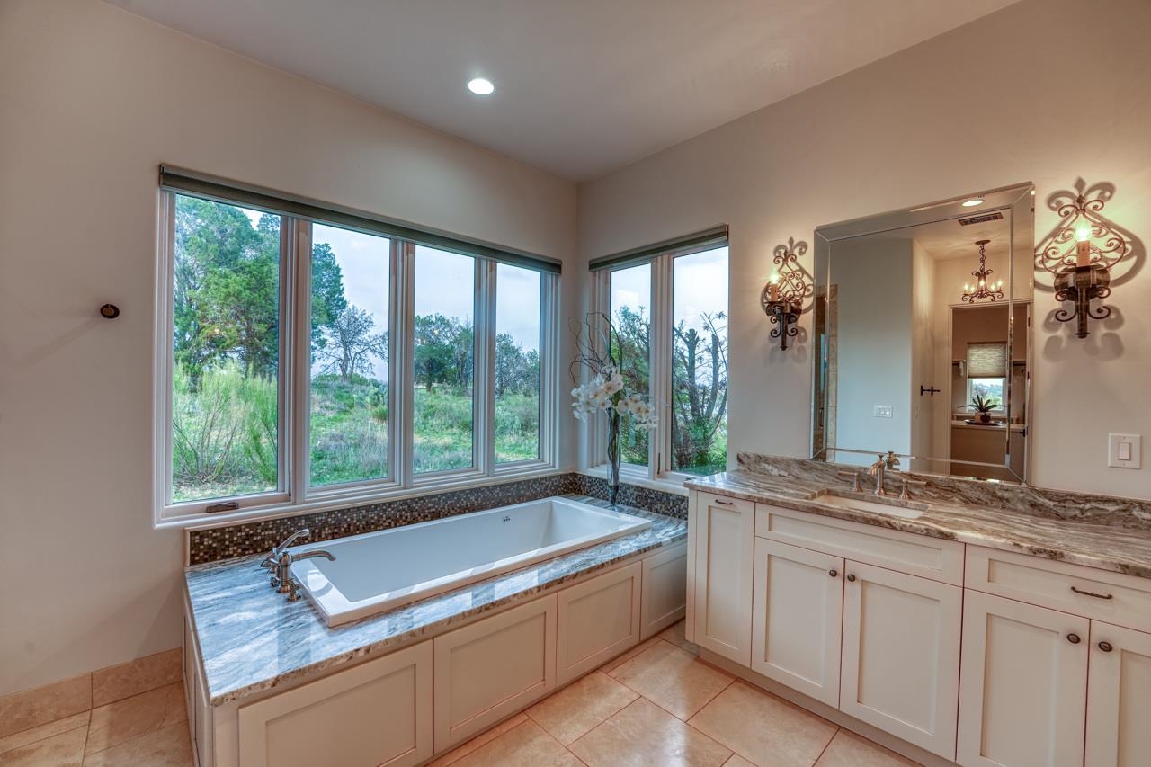 1300 Apache Tears Property Photo 12