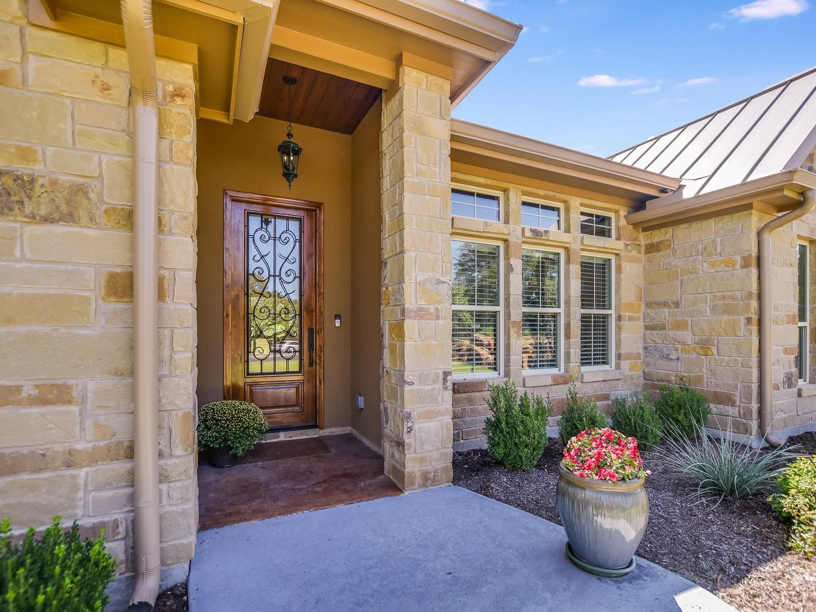 901 Mountain Leather Property Photo 3