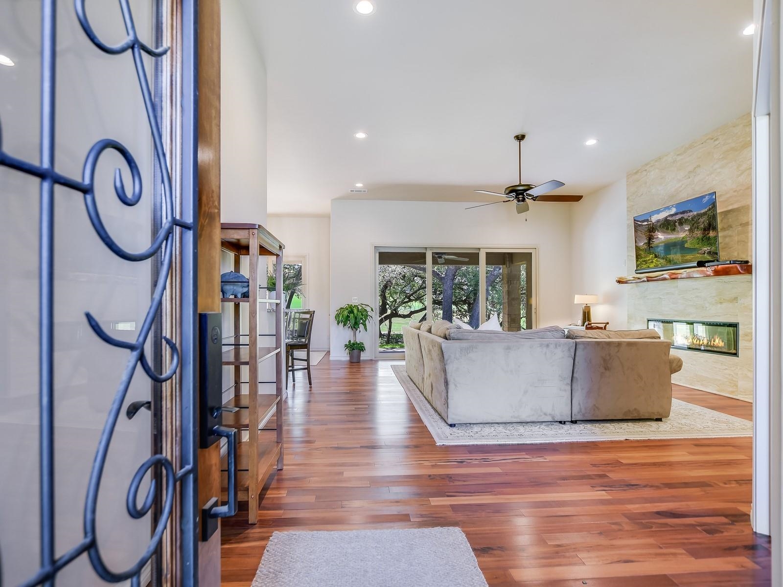 901 Mountain Leather Property Photo 4