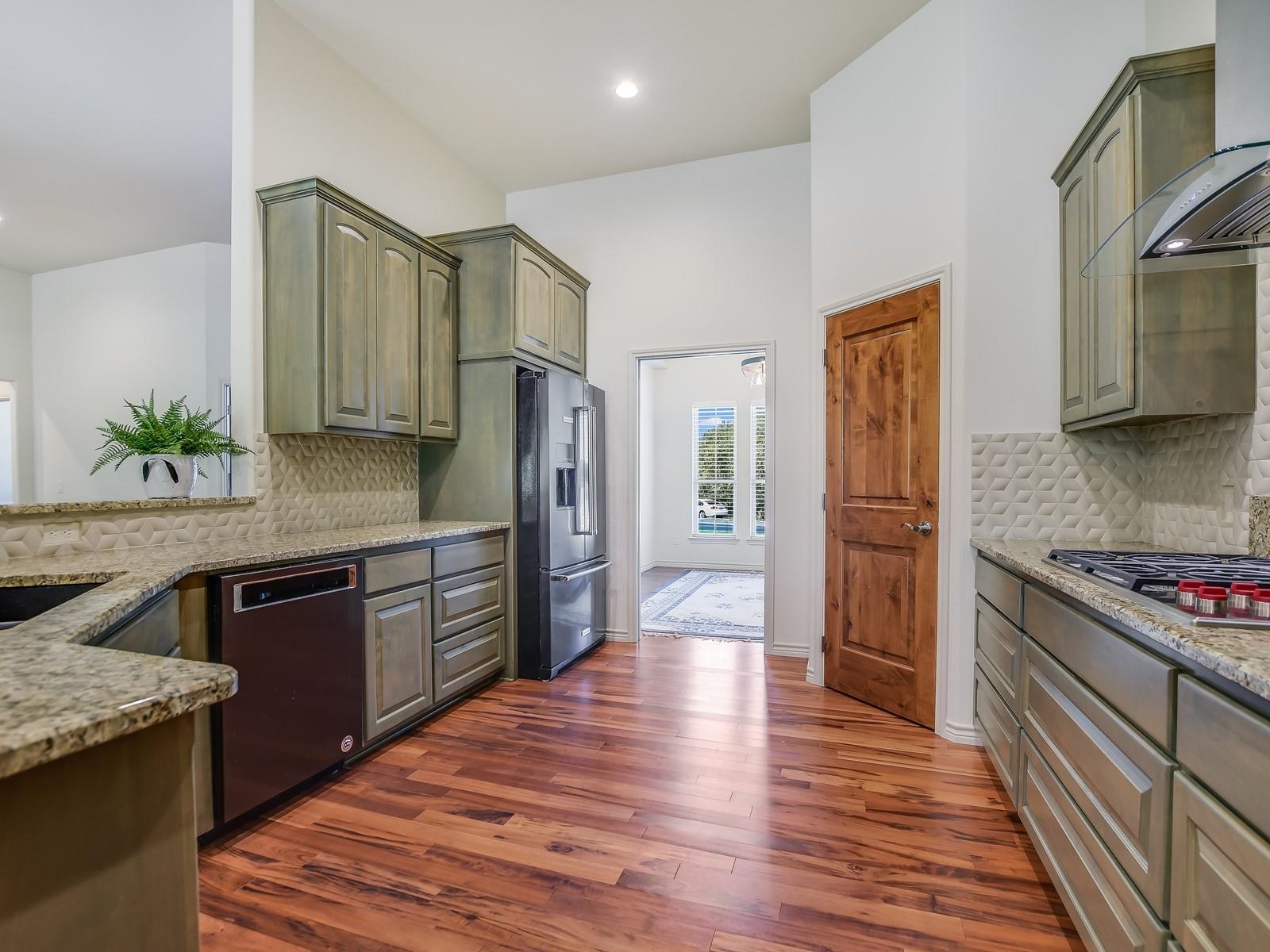 901 Mountain Leather Property Photo 7