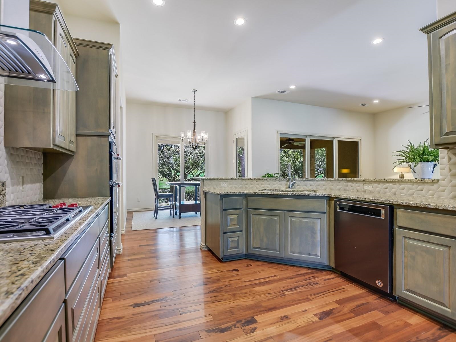 901 Mountain Leather Property Photo 8
