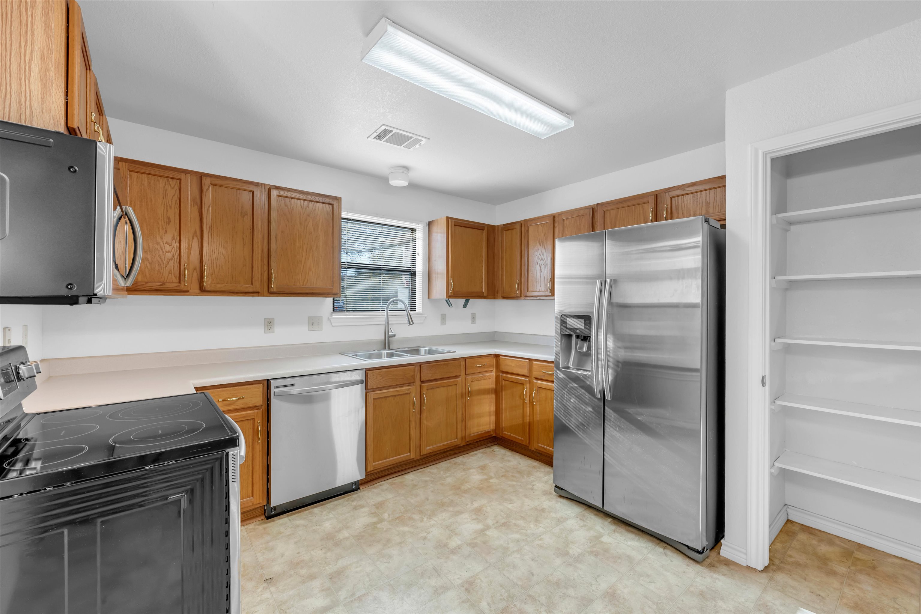 2124 Ridgeview Property Photo 6