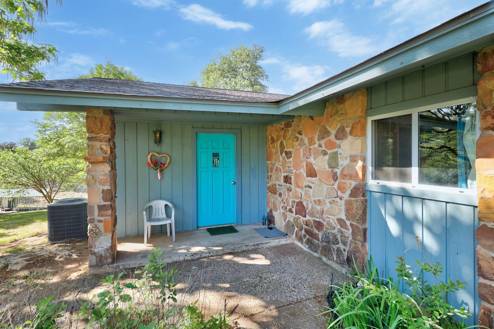 518 County Road 140 Property Photo 1