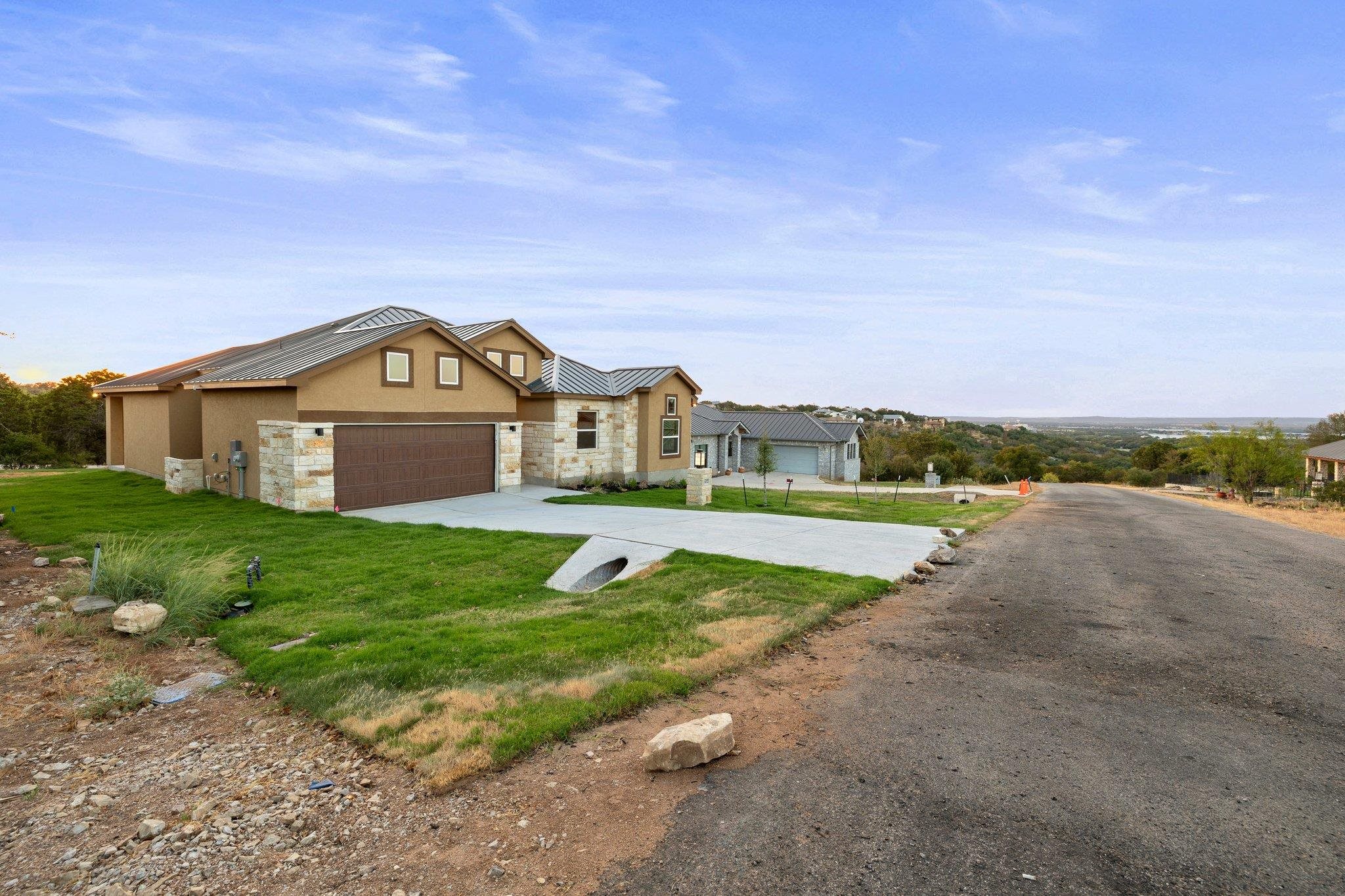 602 N Long Shot Property Photo 4