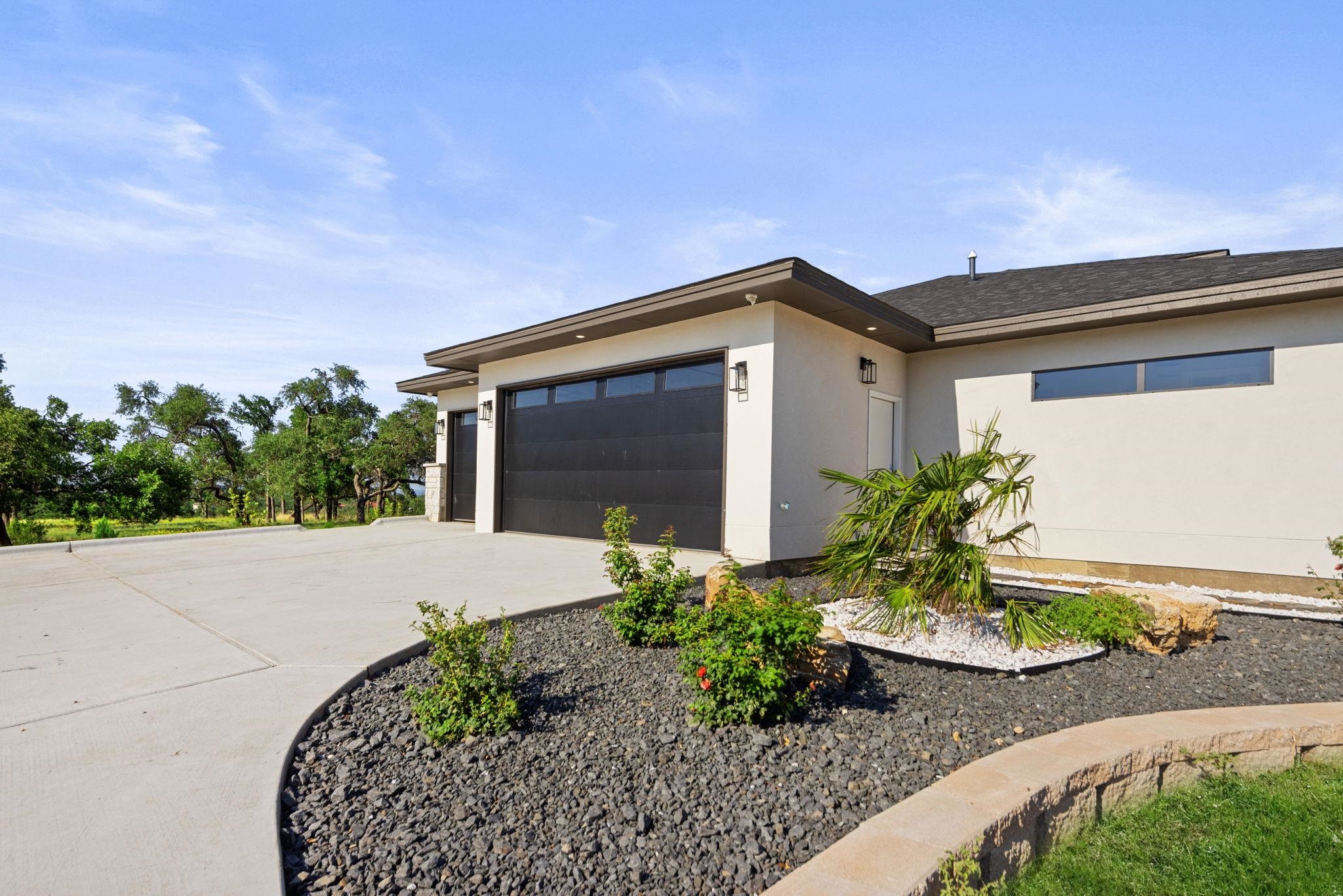 583 Comanche Ridge Property Photo 3