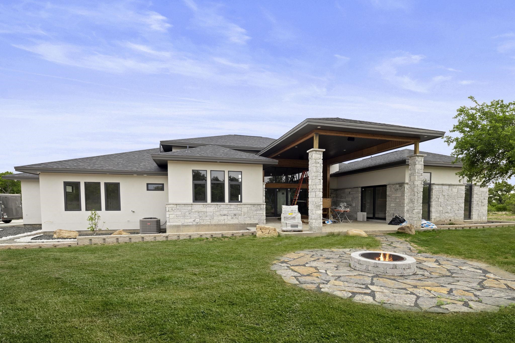 583 Comanche Ridge Property Photo 4