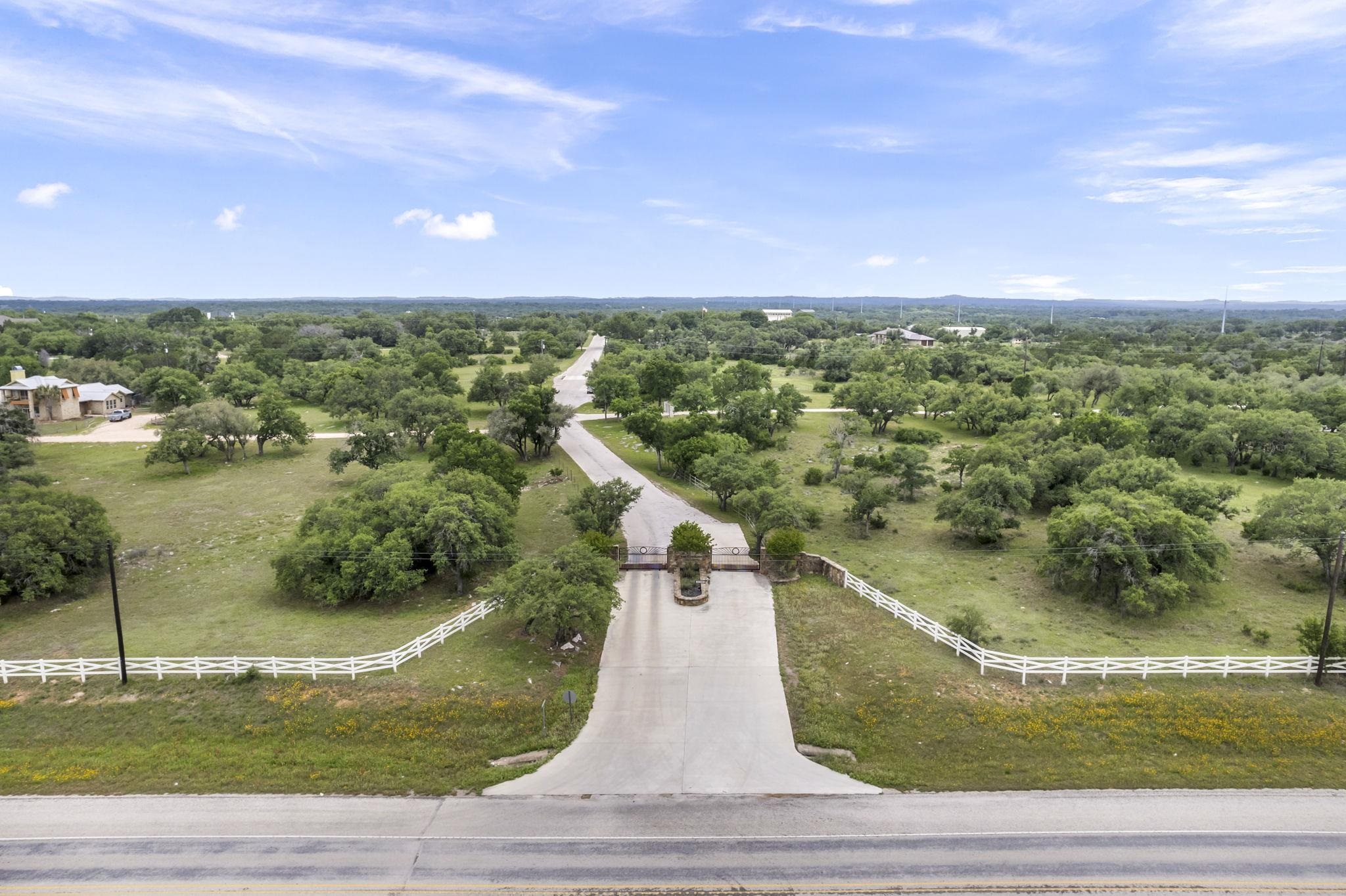851 Twisted Oak Property Photo 3