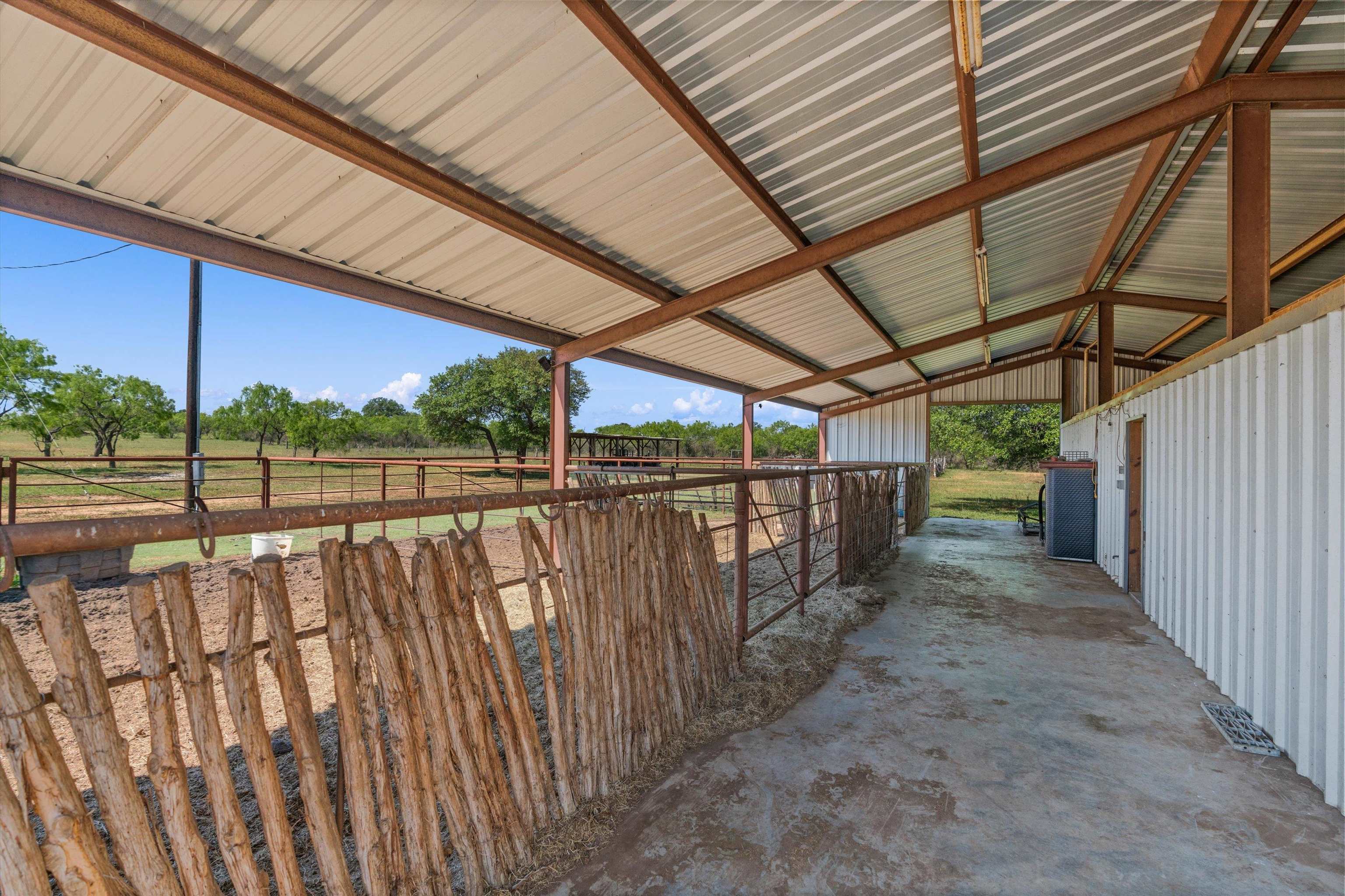14437 W Ranch Road 152 Property Photo 18