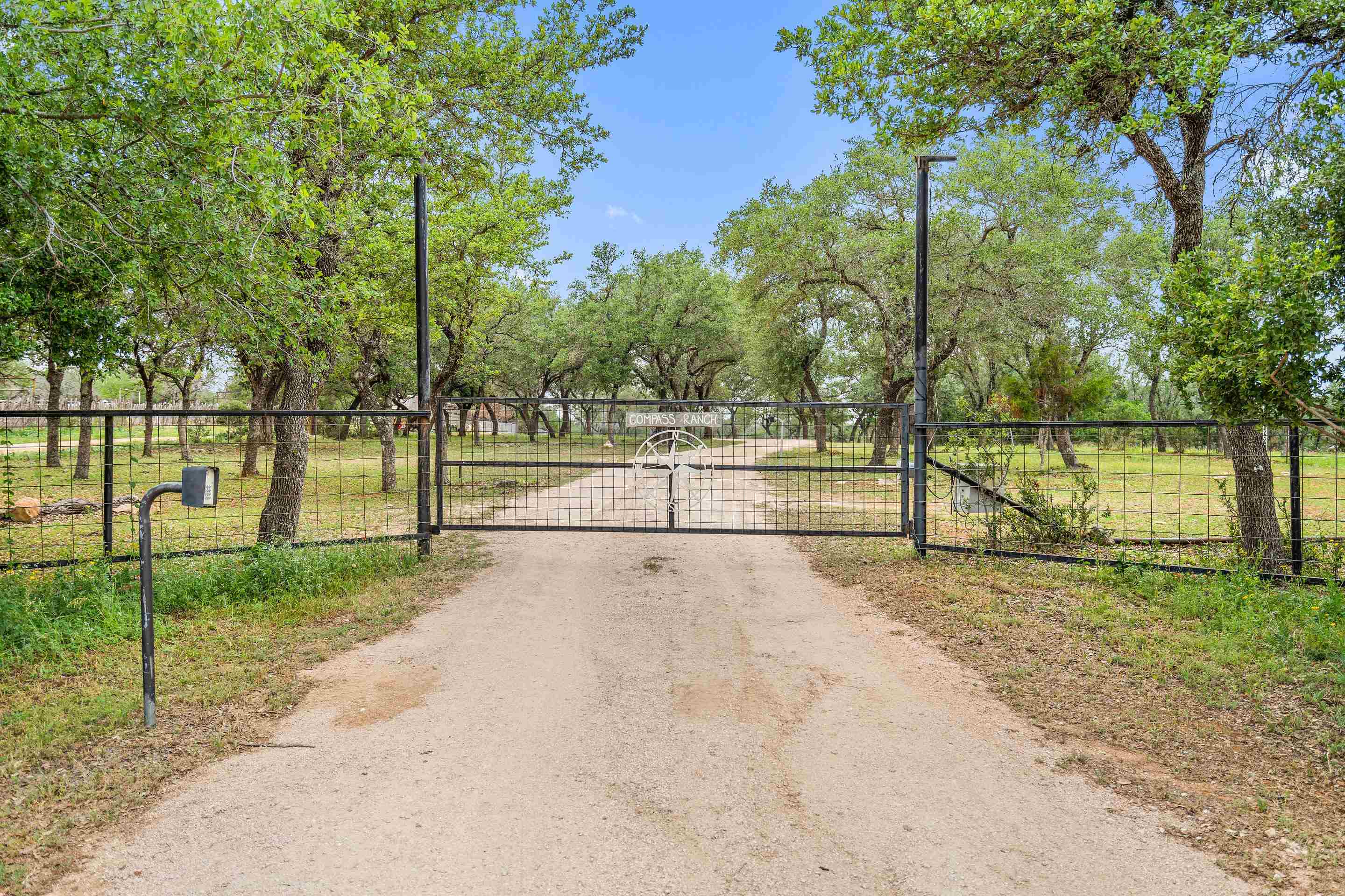 1703 N Us Hwy 281 Property Photo 1