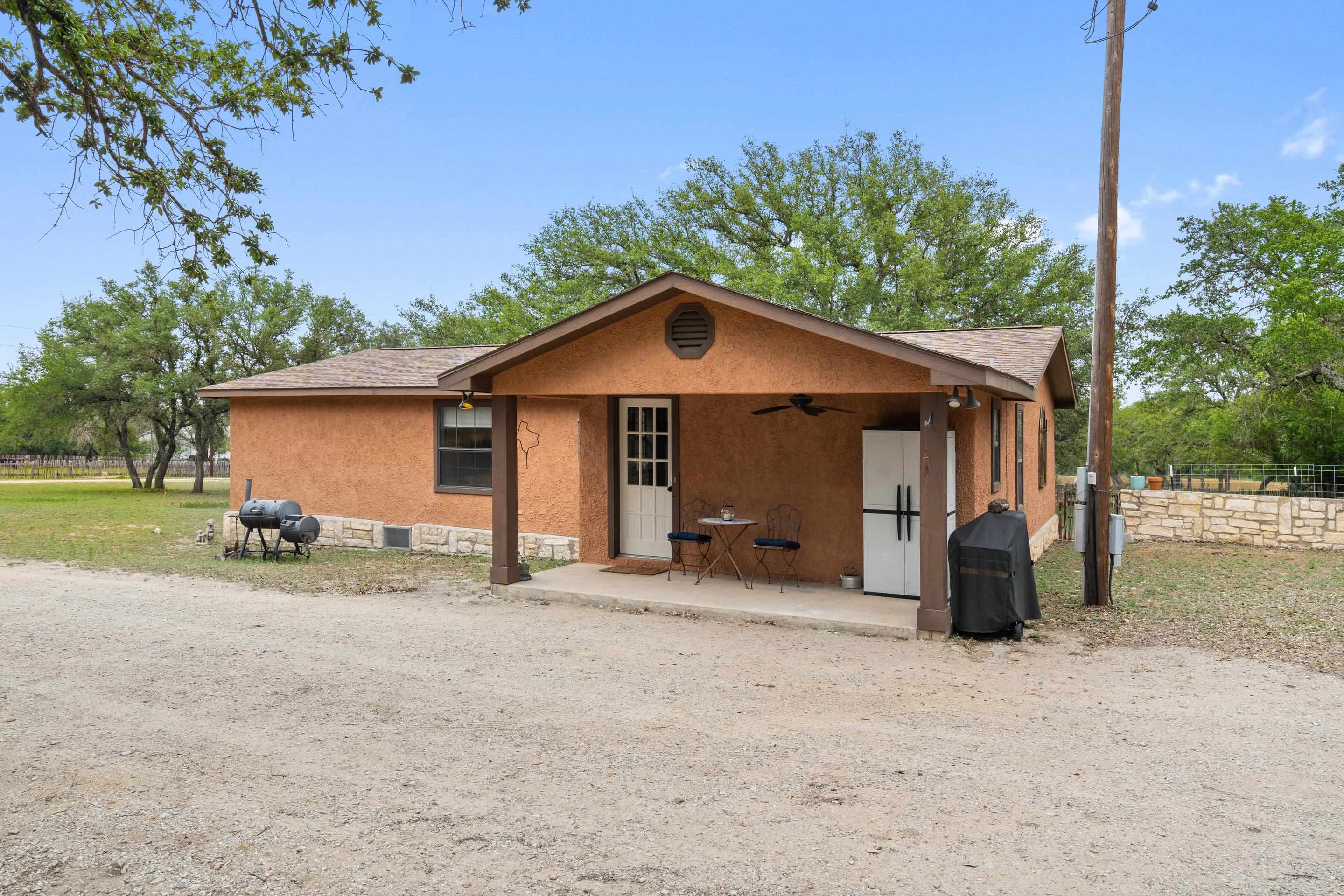 1703 N Us Hwy 281 Property Photo 4