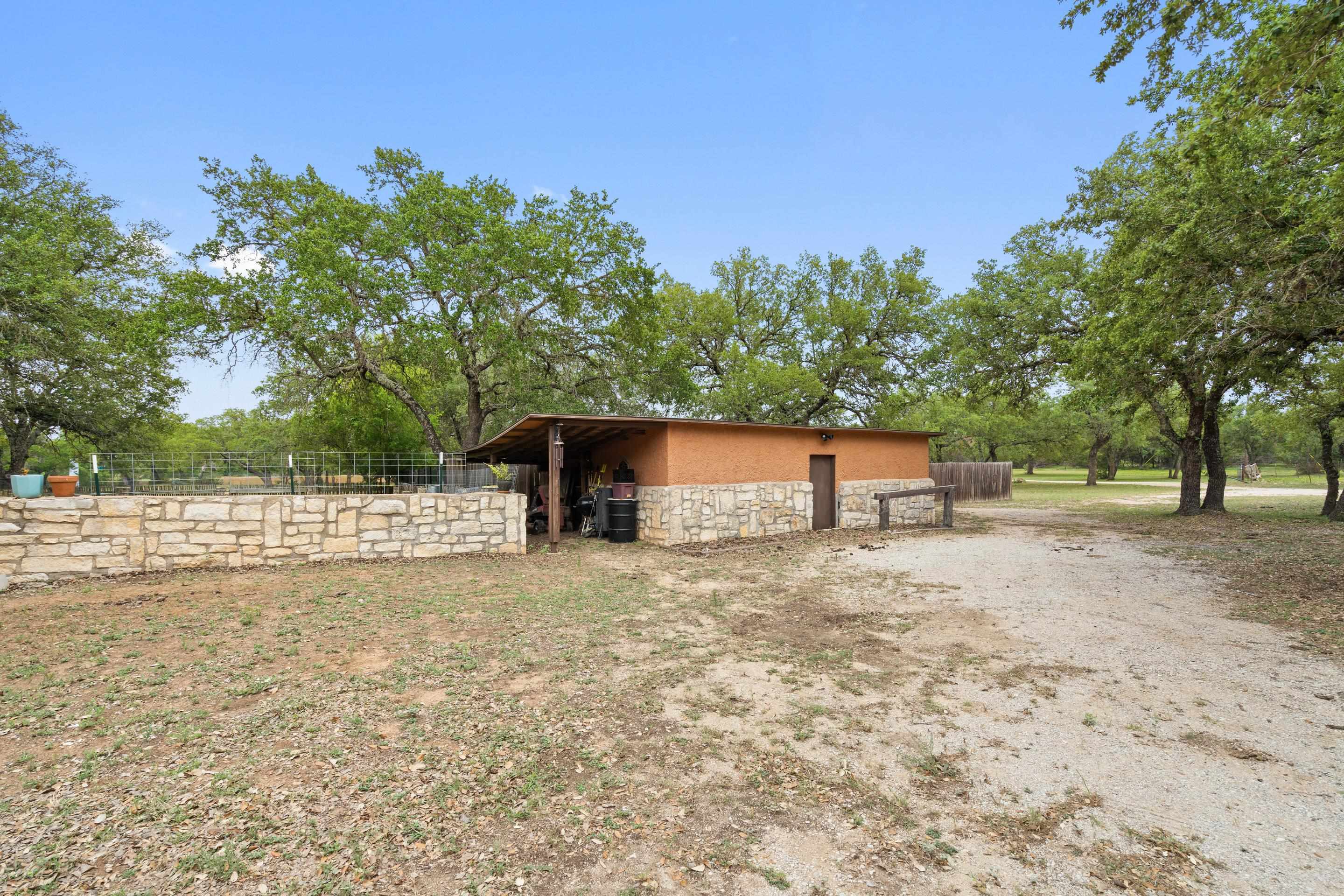 1703 N Us Hwy 281 Property Photo 5
