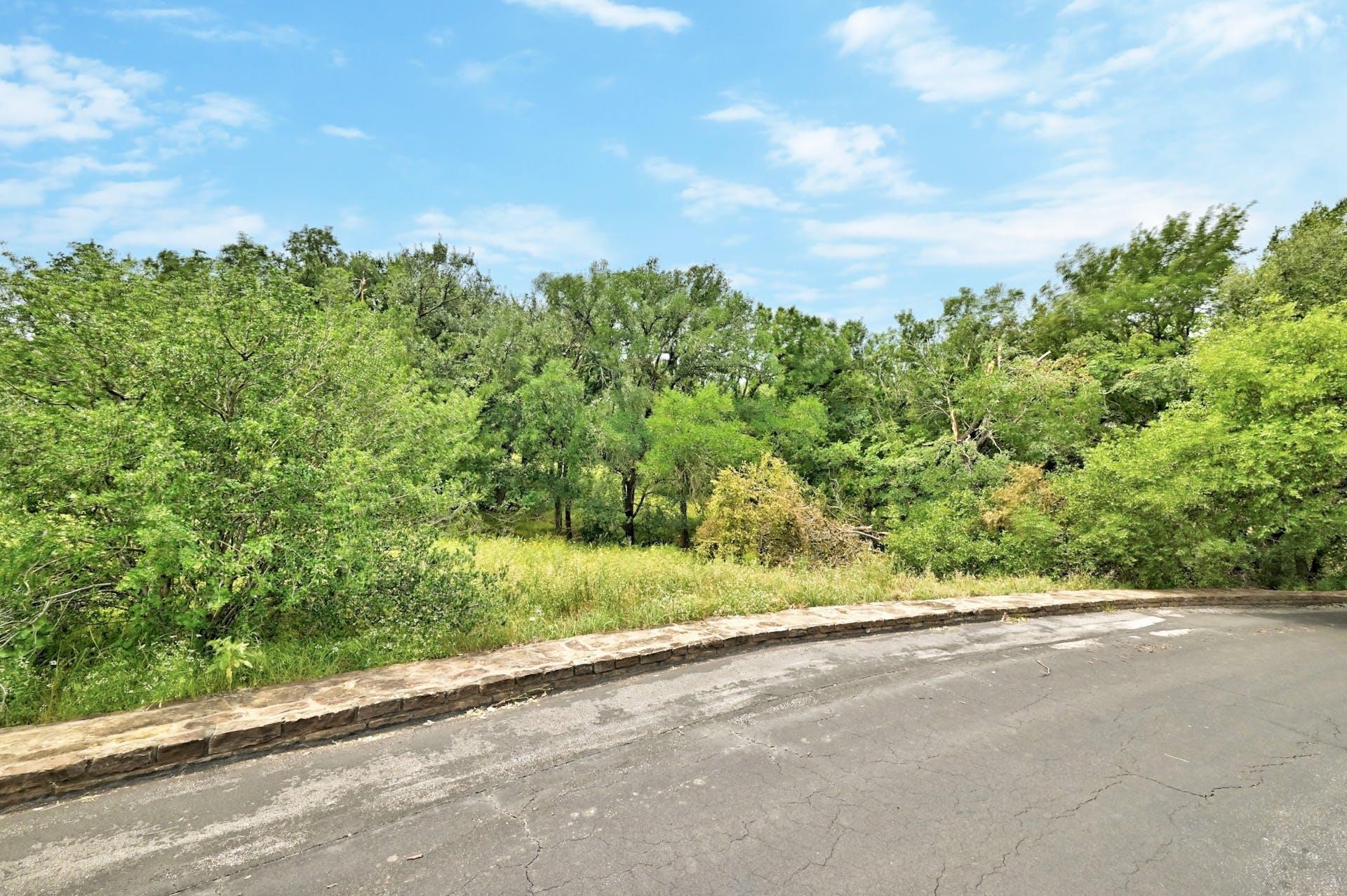 102 Florentine Common Property Photo 7