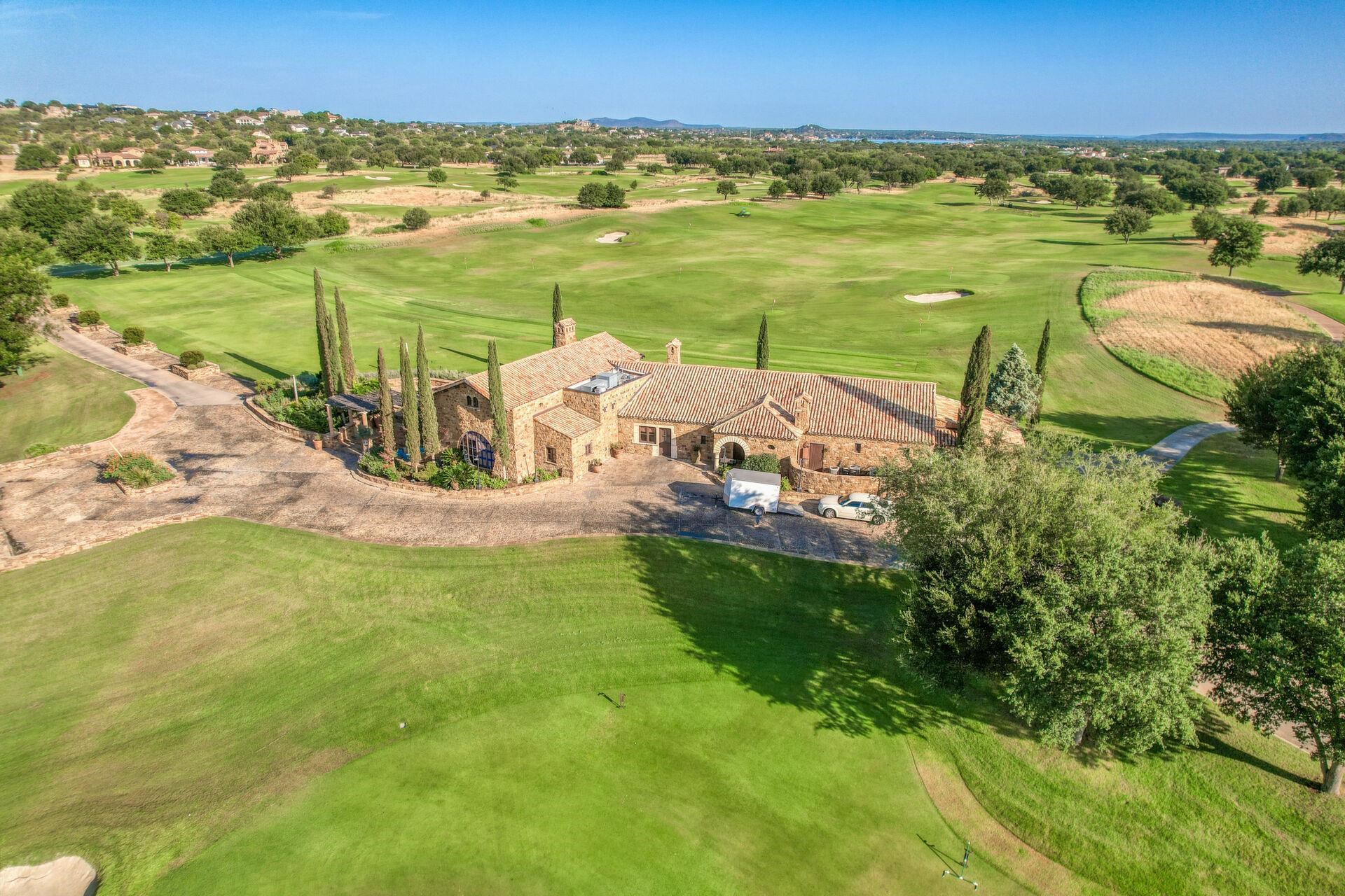 101 La Luna Property Photo 6
