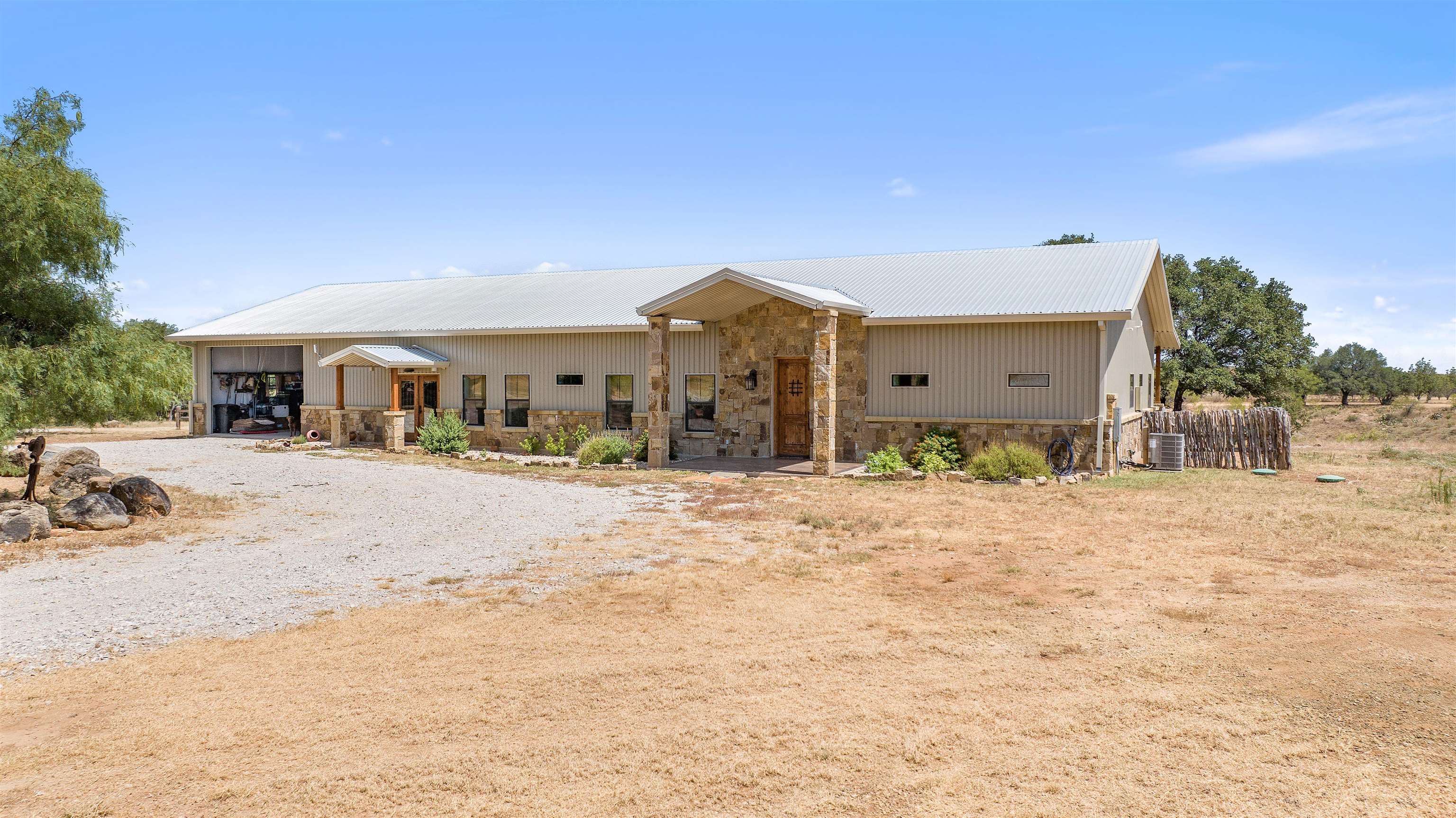 3724 Rr 3347 Property Photo 2
