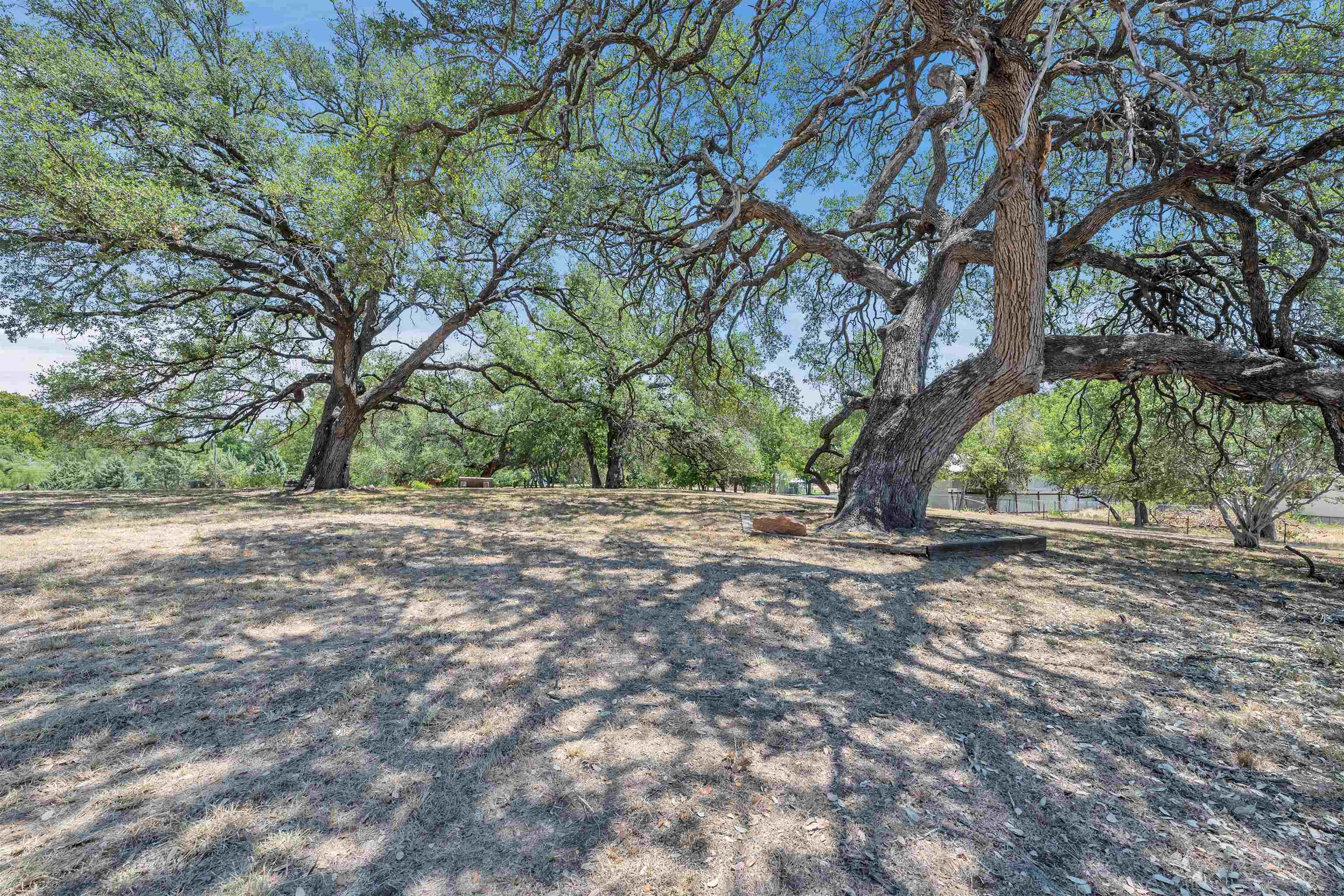 3731 N Northwood Dr Property Photo 4