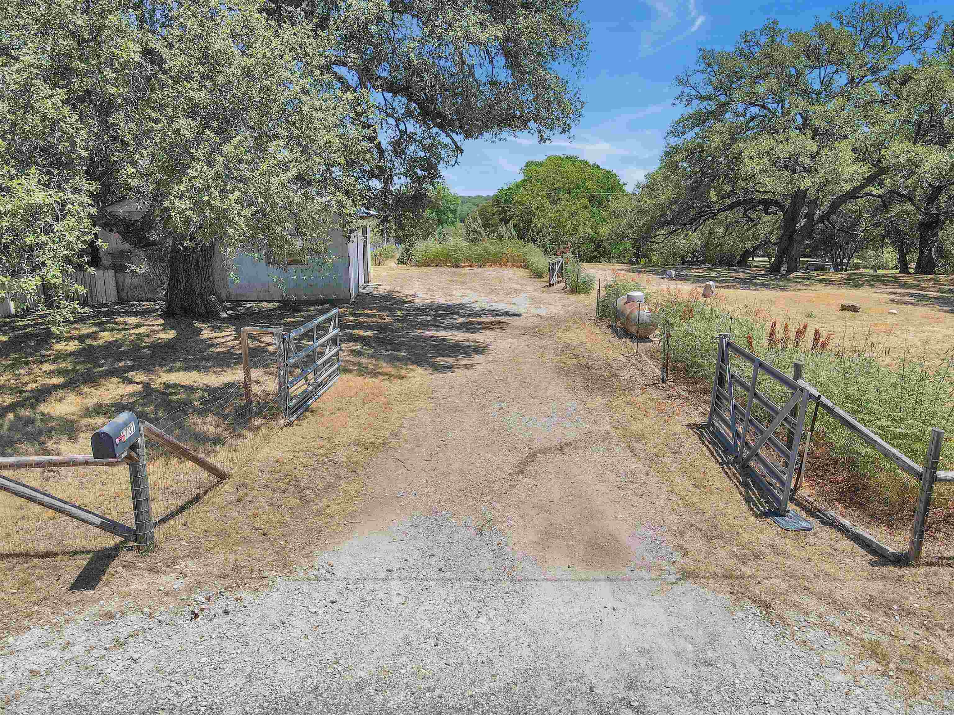 3731 N Northwood Dr Property Photo 5