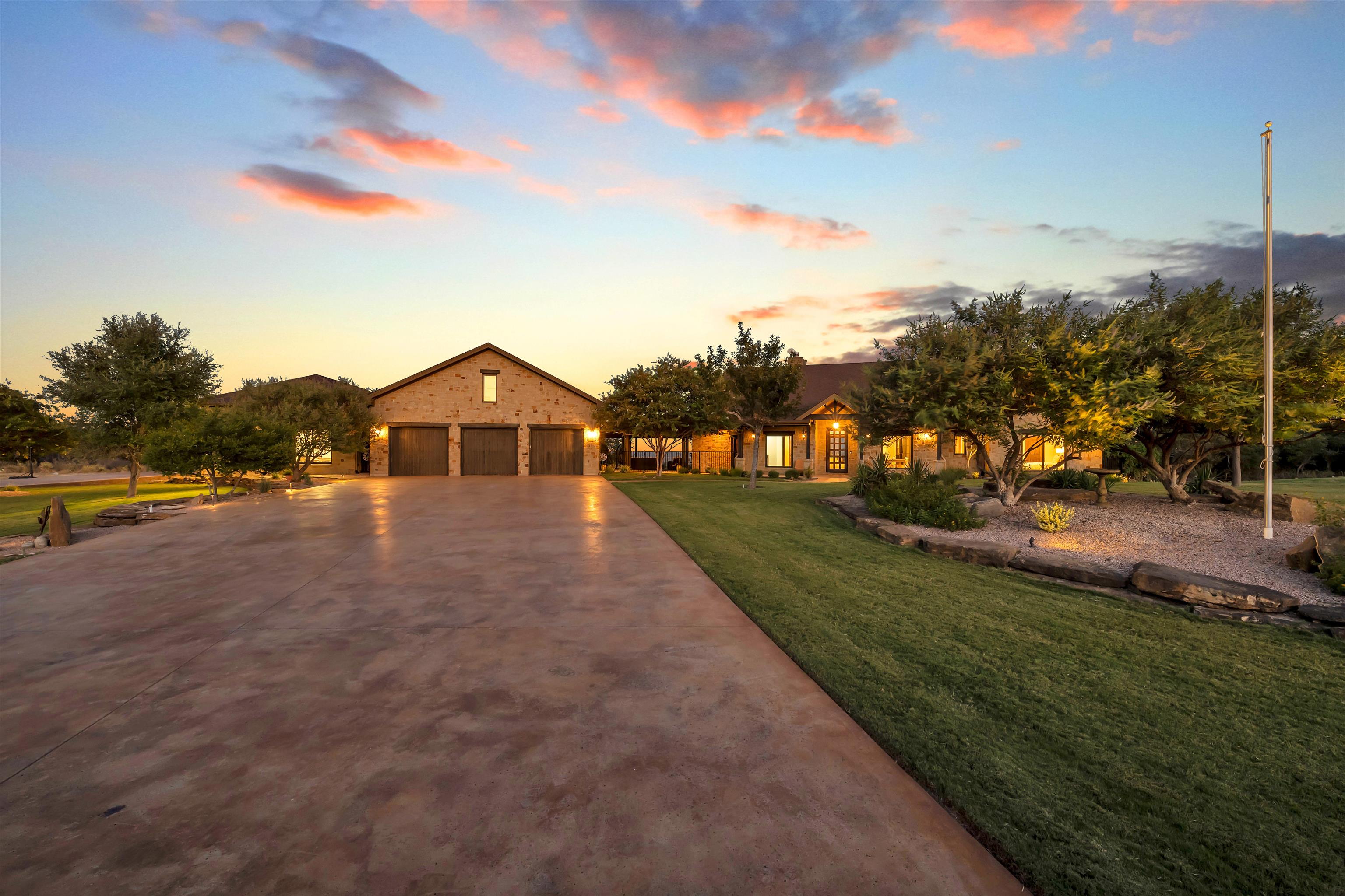171 Sandstone Ridge Drive Property Photo 1