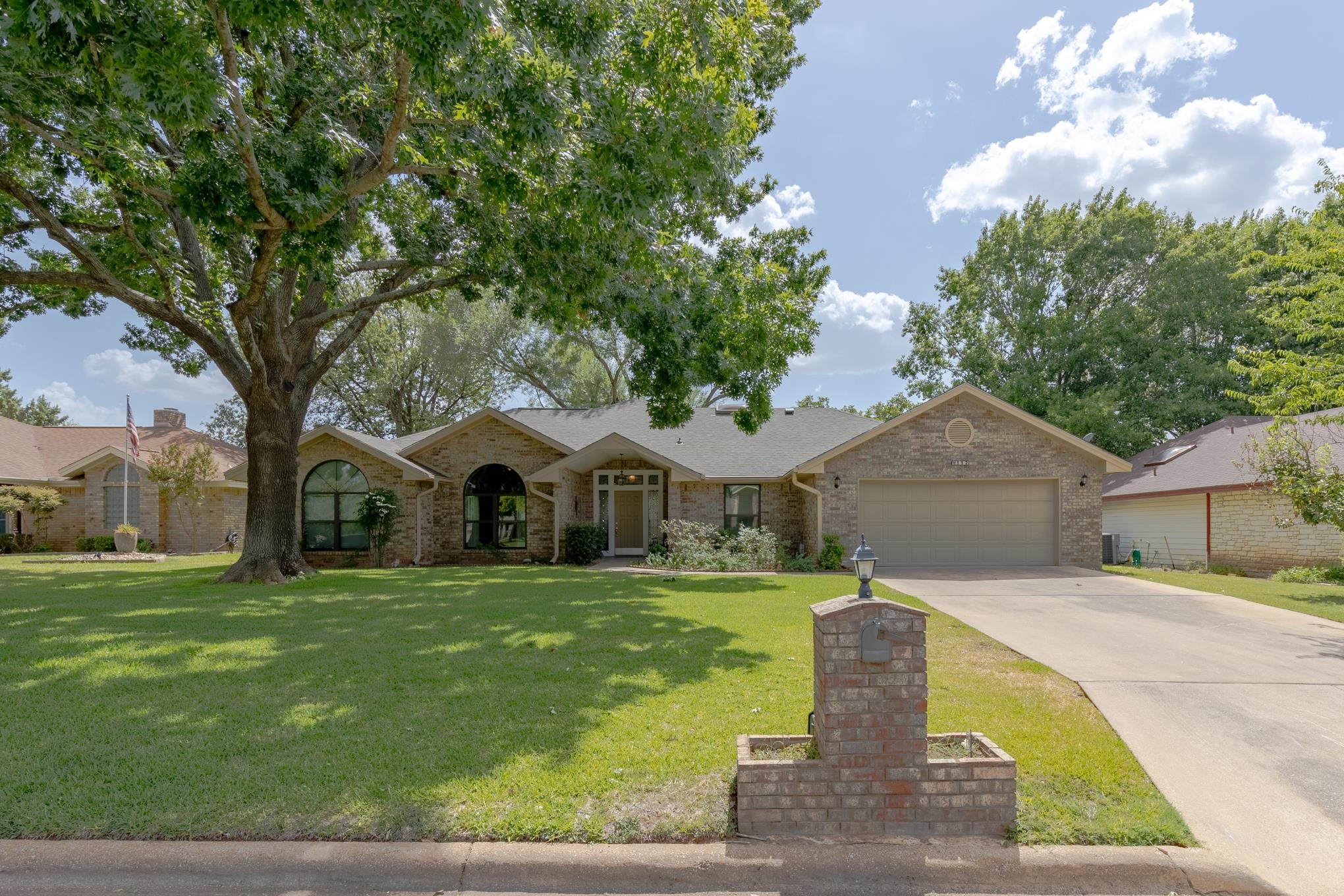 112 Broadmoor Street Property Photo 1