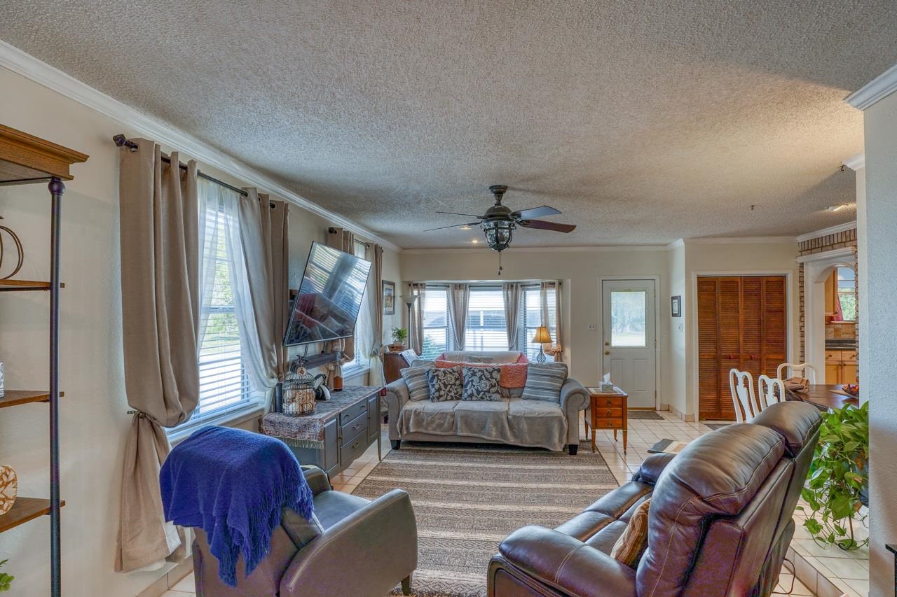 131 Shady Grove Road Property Photo 4