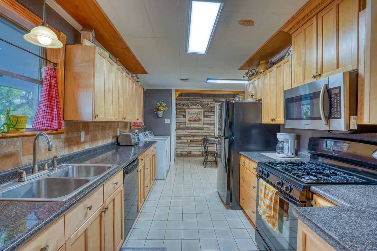 131 Shady Grove Road Property Photo 7
