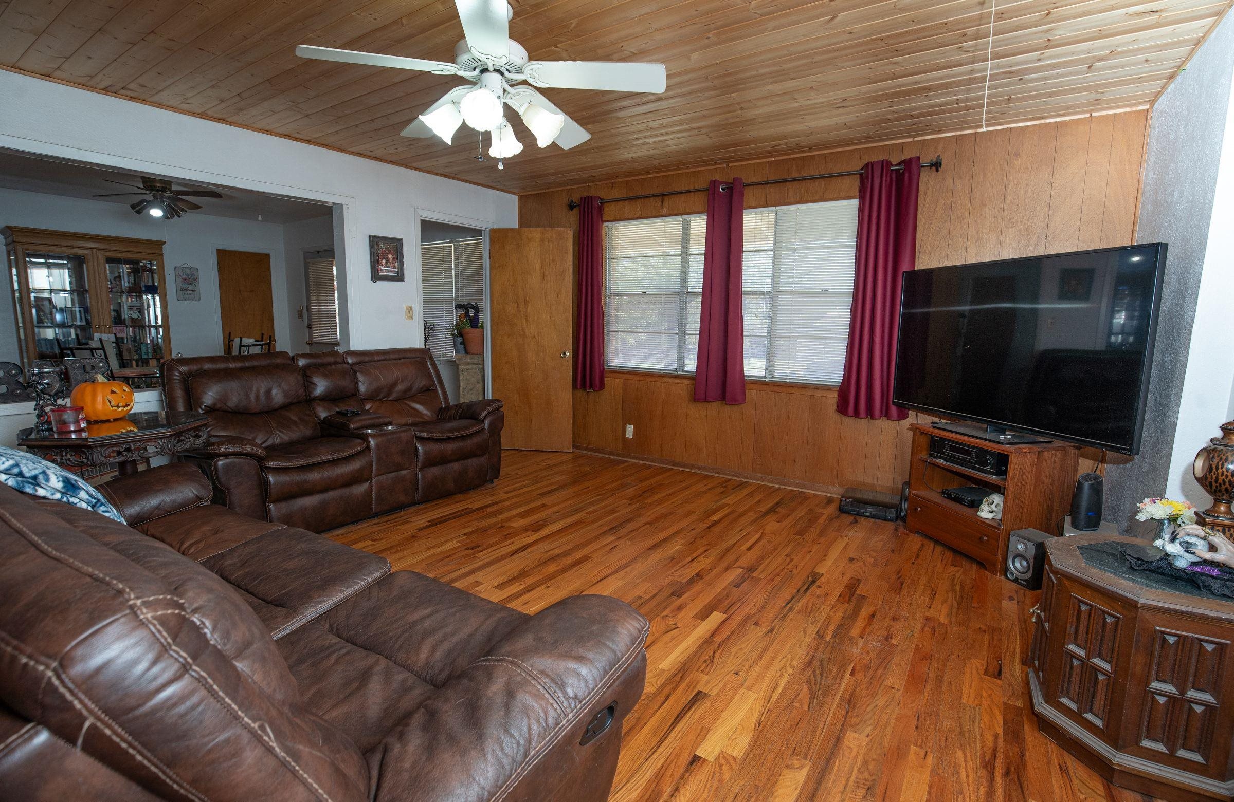 805 N West Street Property Photo 6