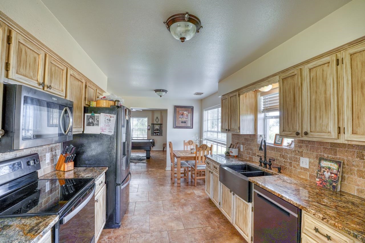 180 Field Creek Lane Property Photo 6