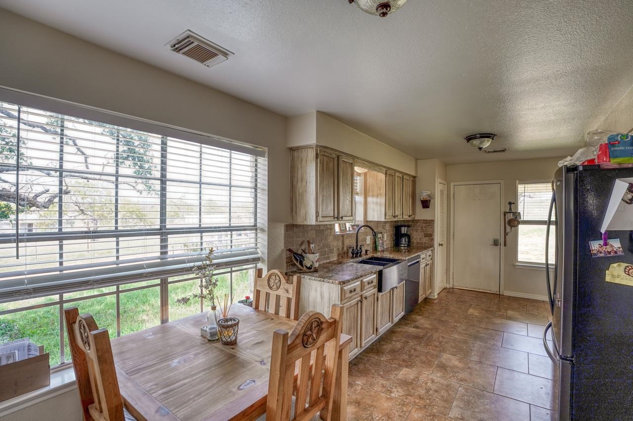 180 Field Creek Lane Property Photo 7
