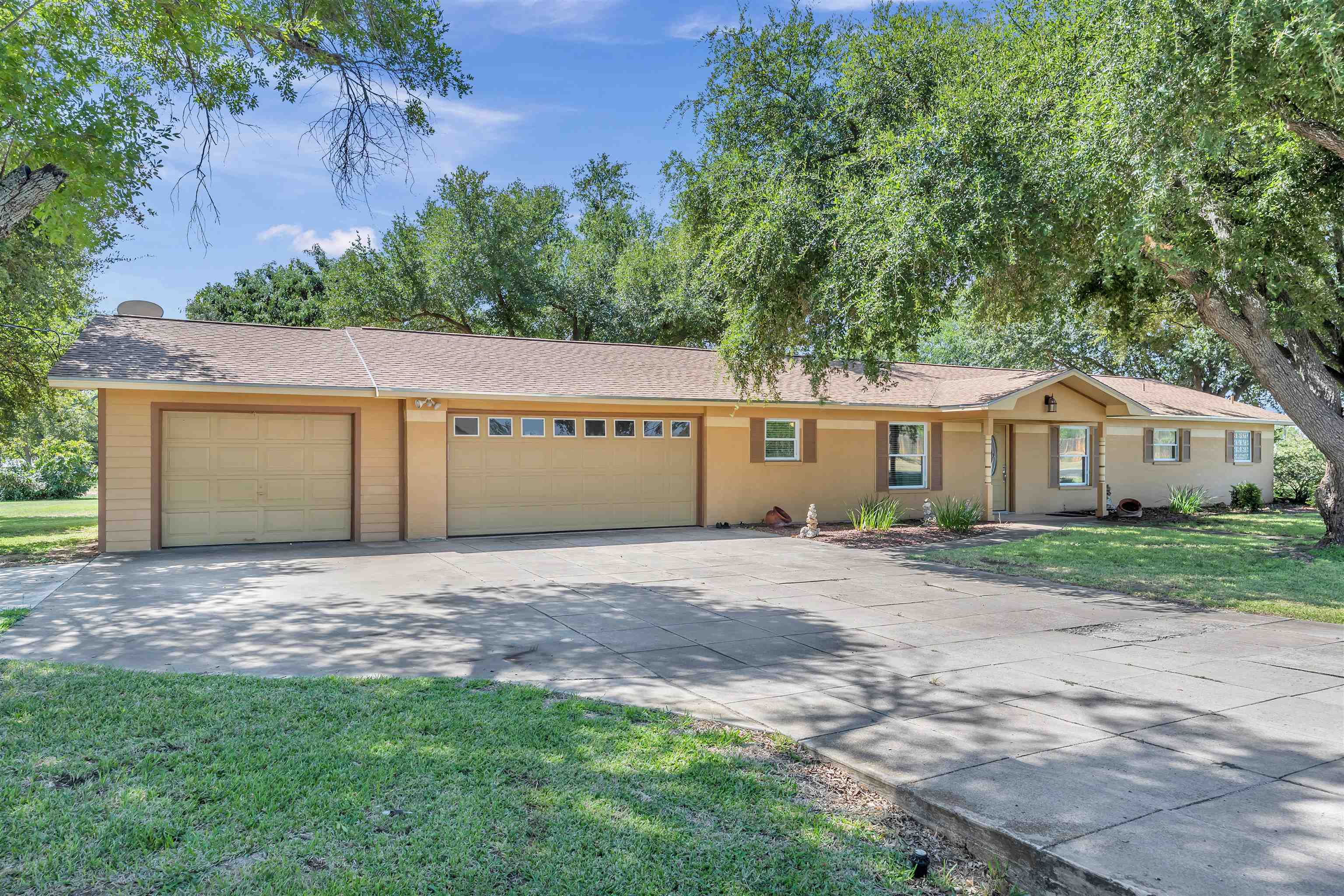 201 W Heron Drive Property Photo 6