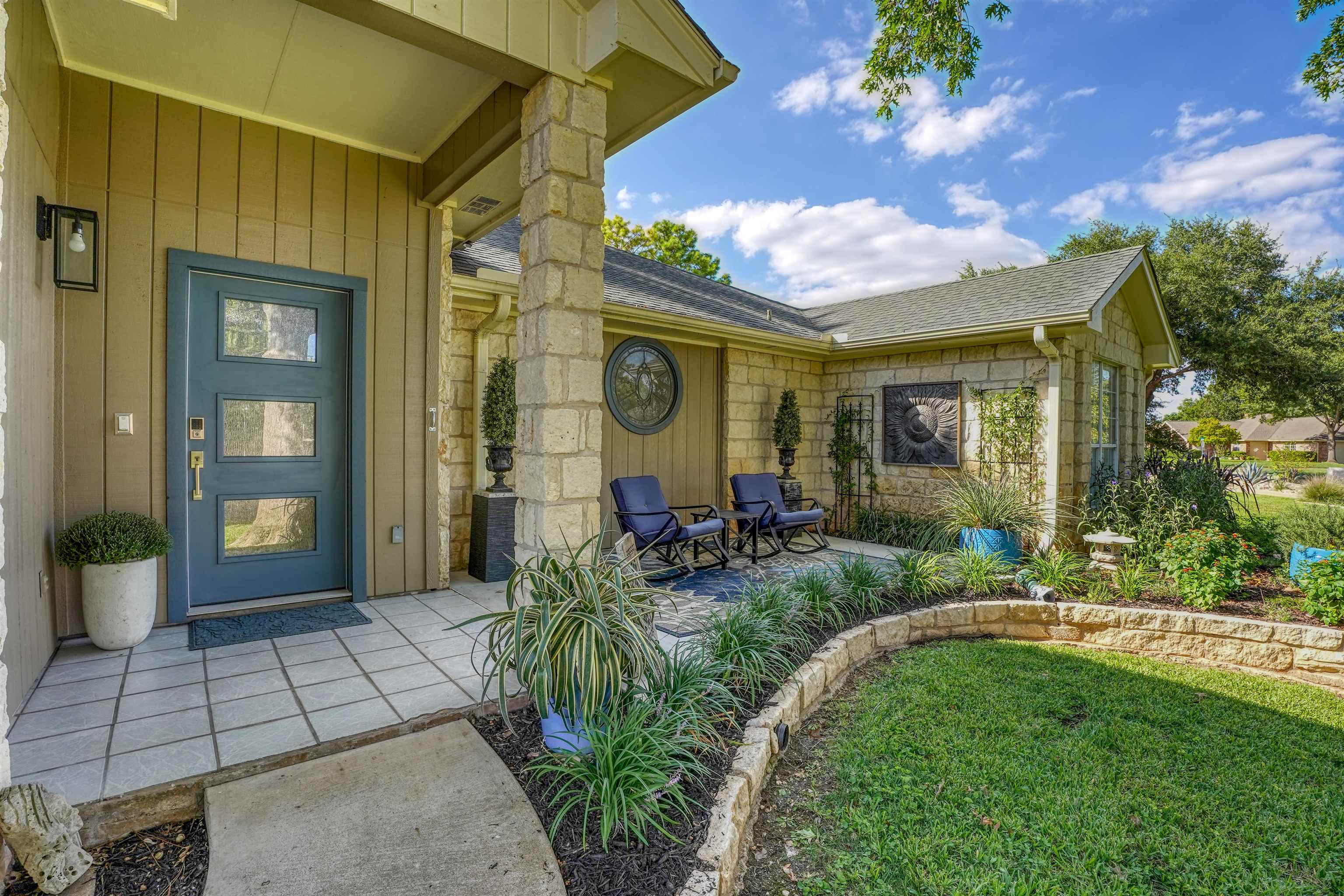 118 Broadmoor Property Photo 3