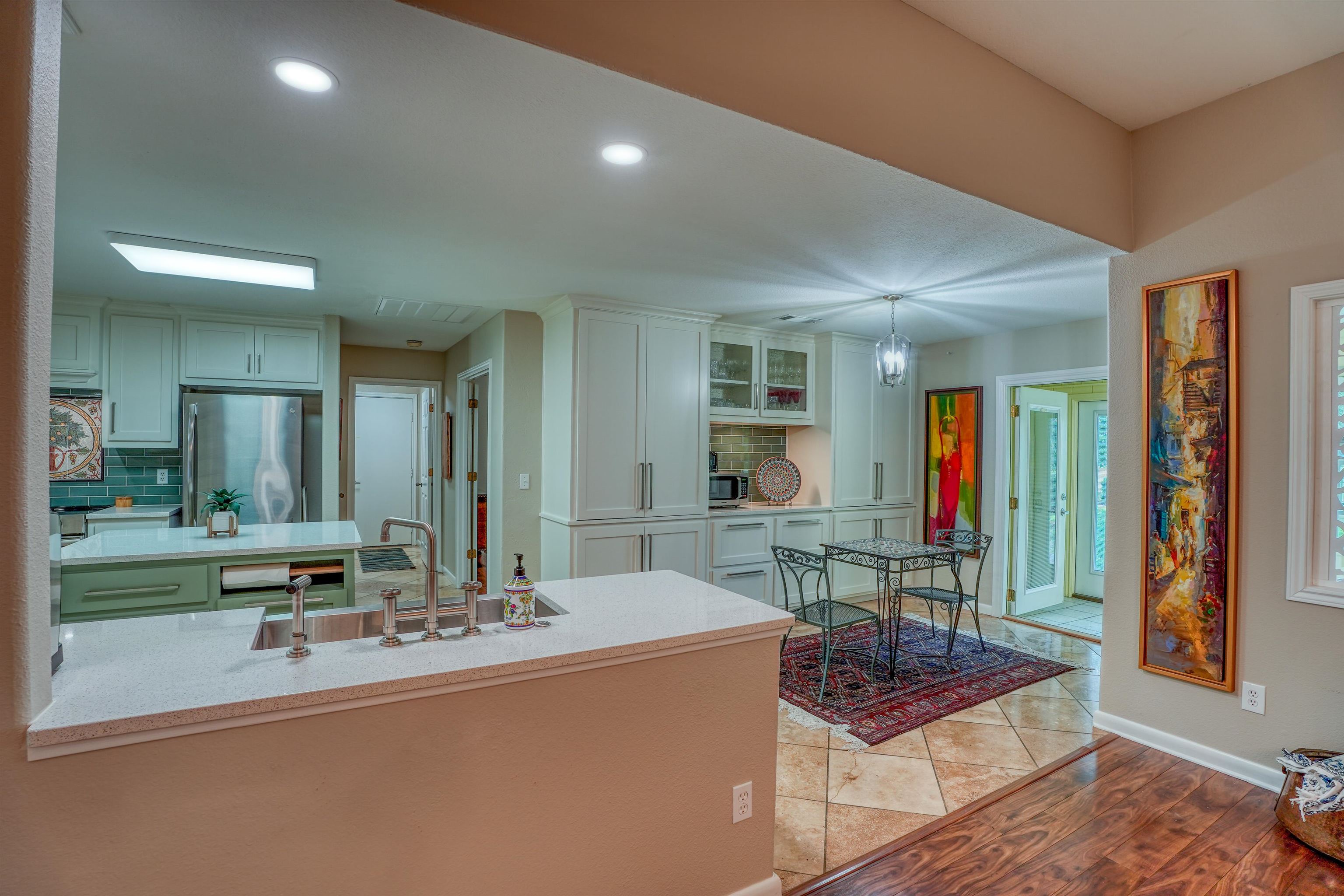118 Broadmoor Property Photo 8