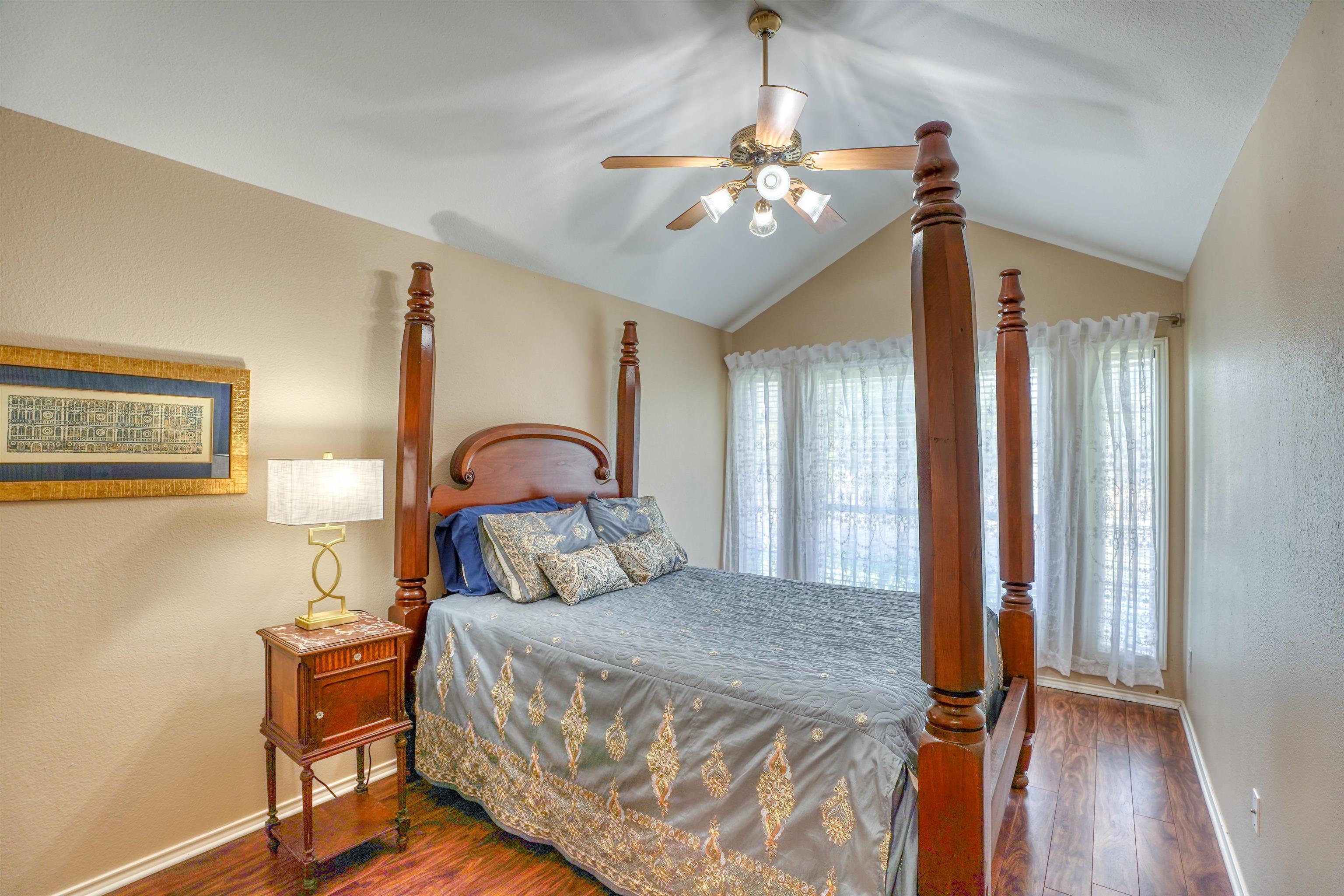 118 Broadmoor Property Photo 20
