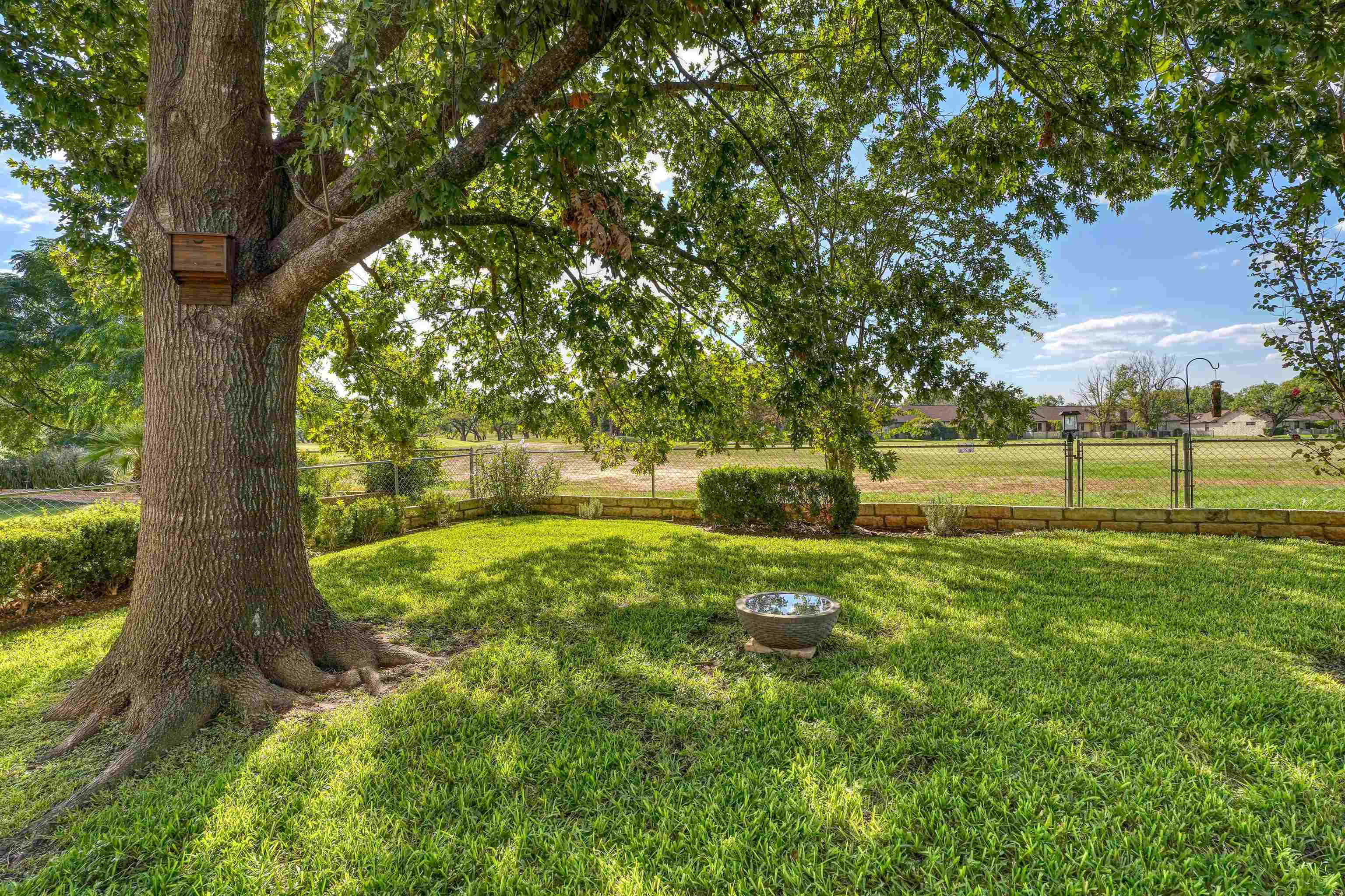118 Broadmoor Property Photo 24