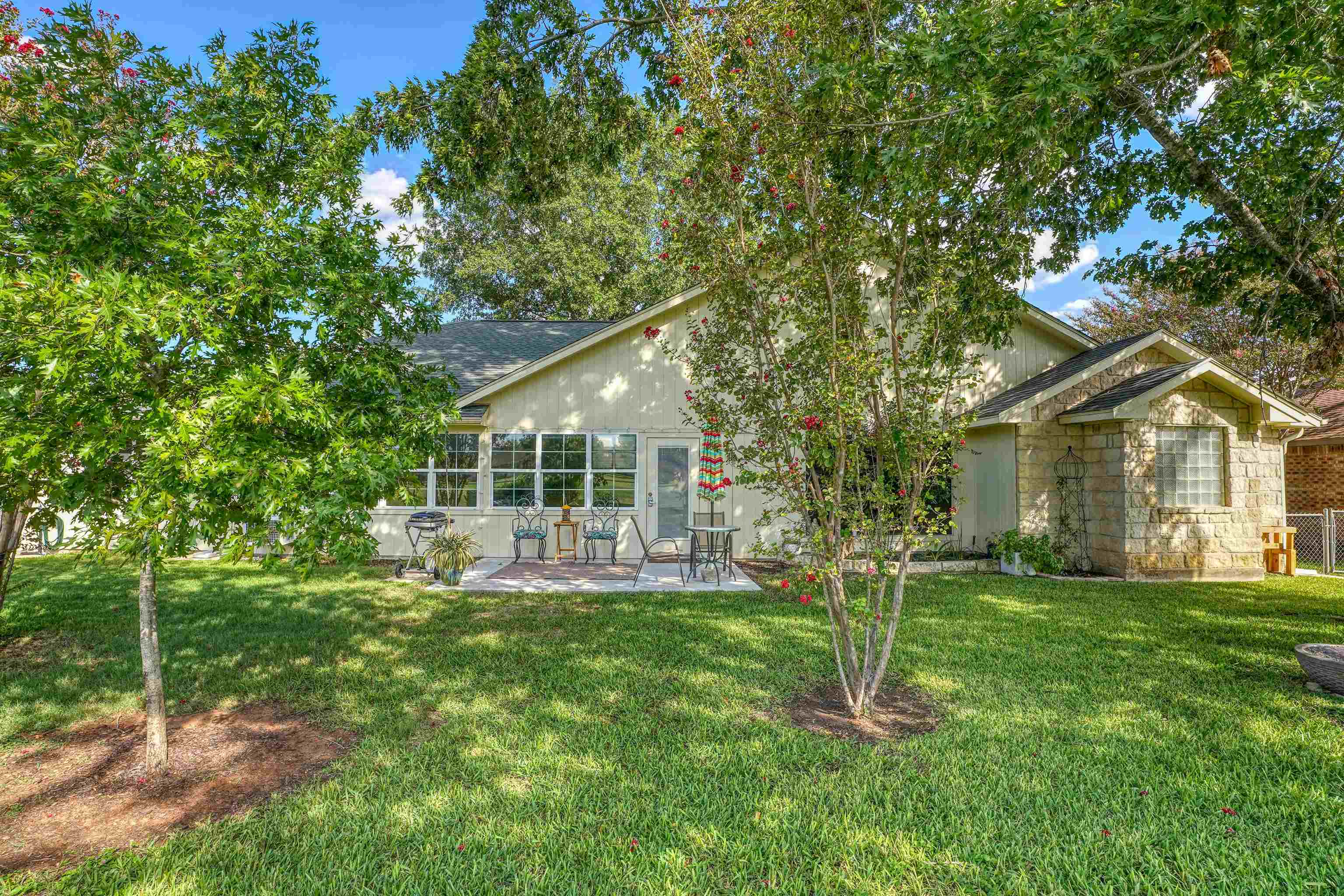 118 Broadmoor Property Photo 25