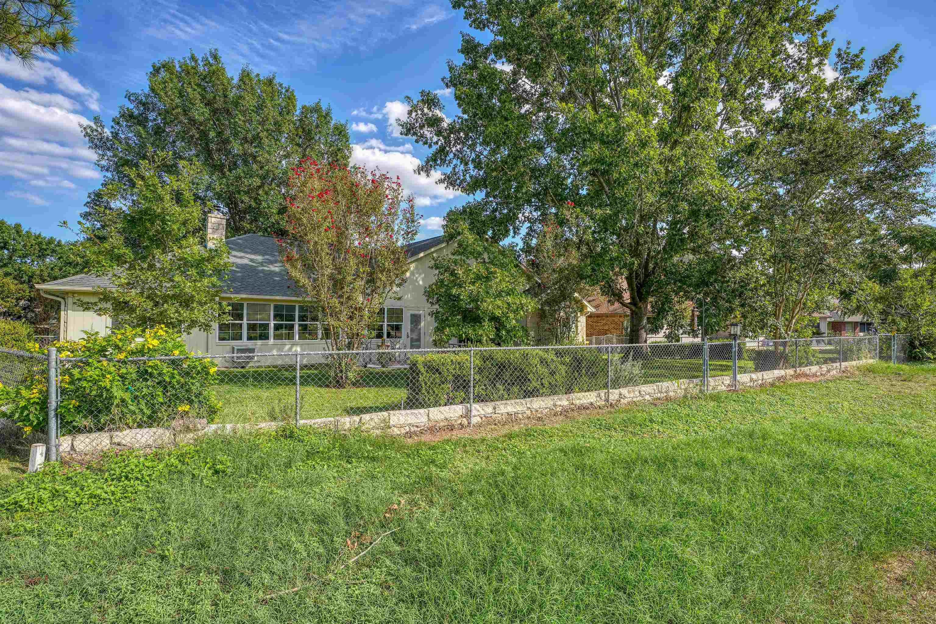 118 Broadmoor Property Photo 26