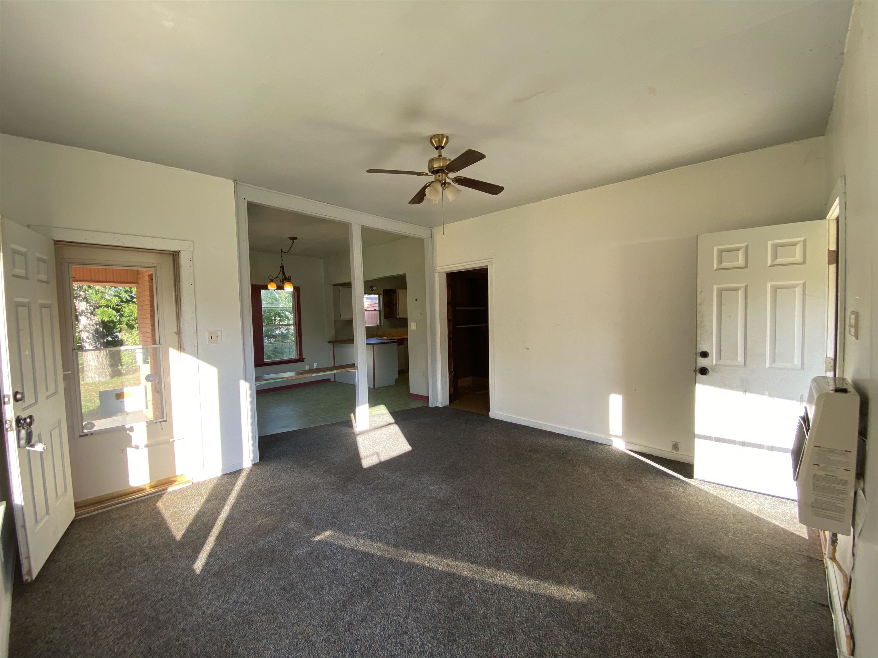 1112 Holcomb Street Property Photo 4
