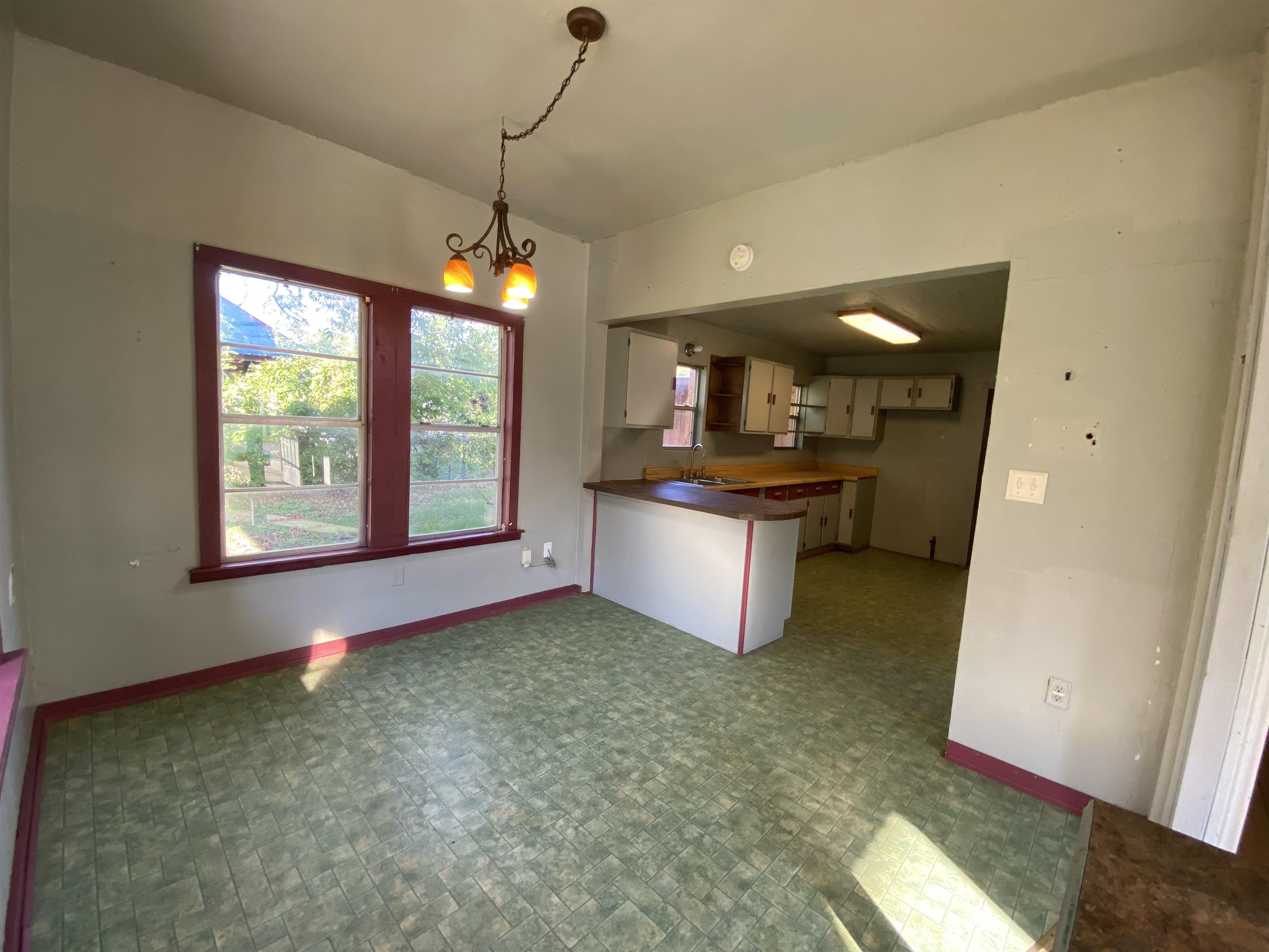 1112 Holcomb Street Property Photo 5