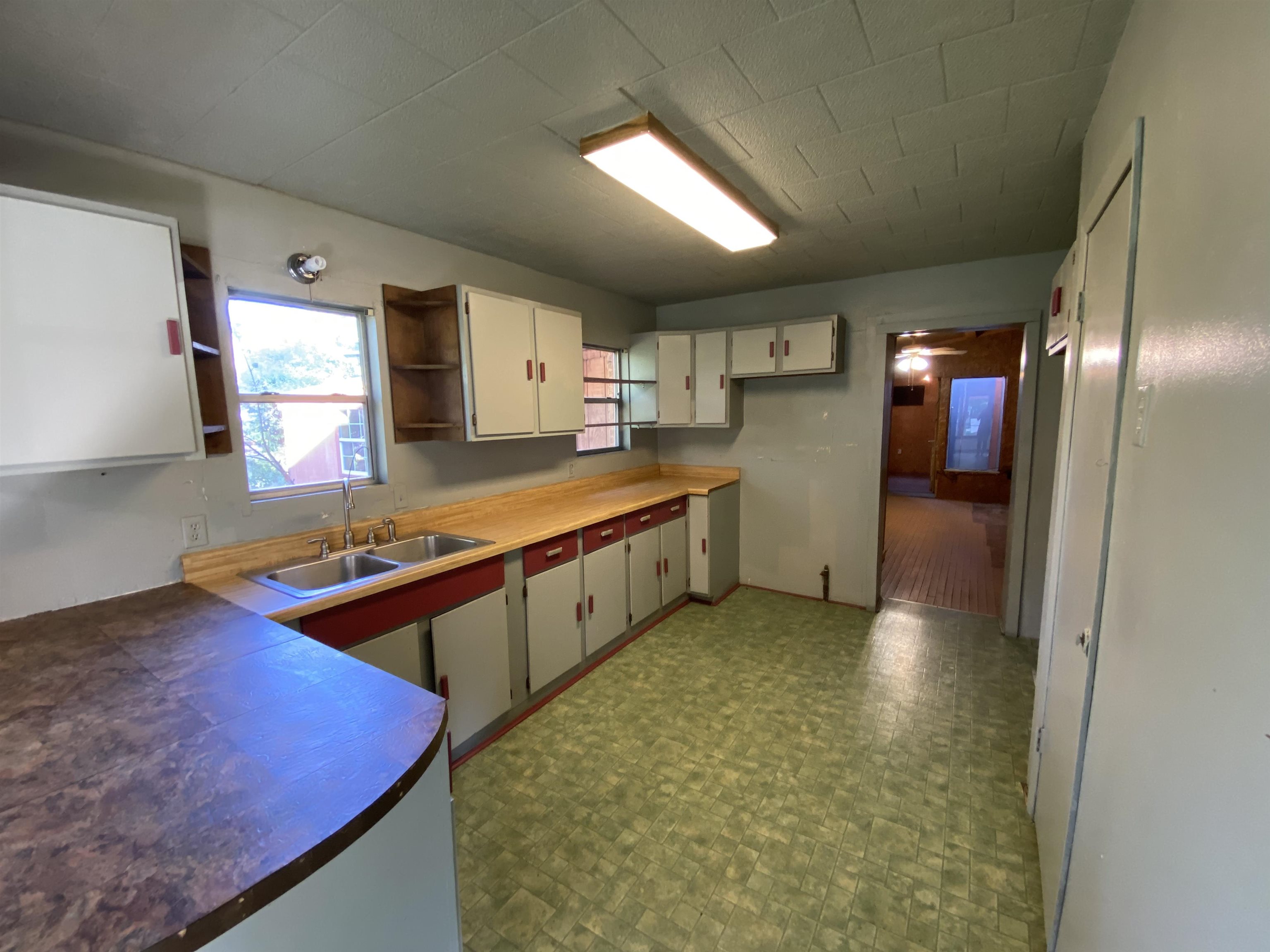 1112 Holcomb Street Property Photo 7