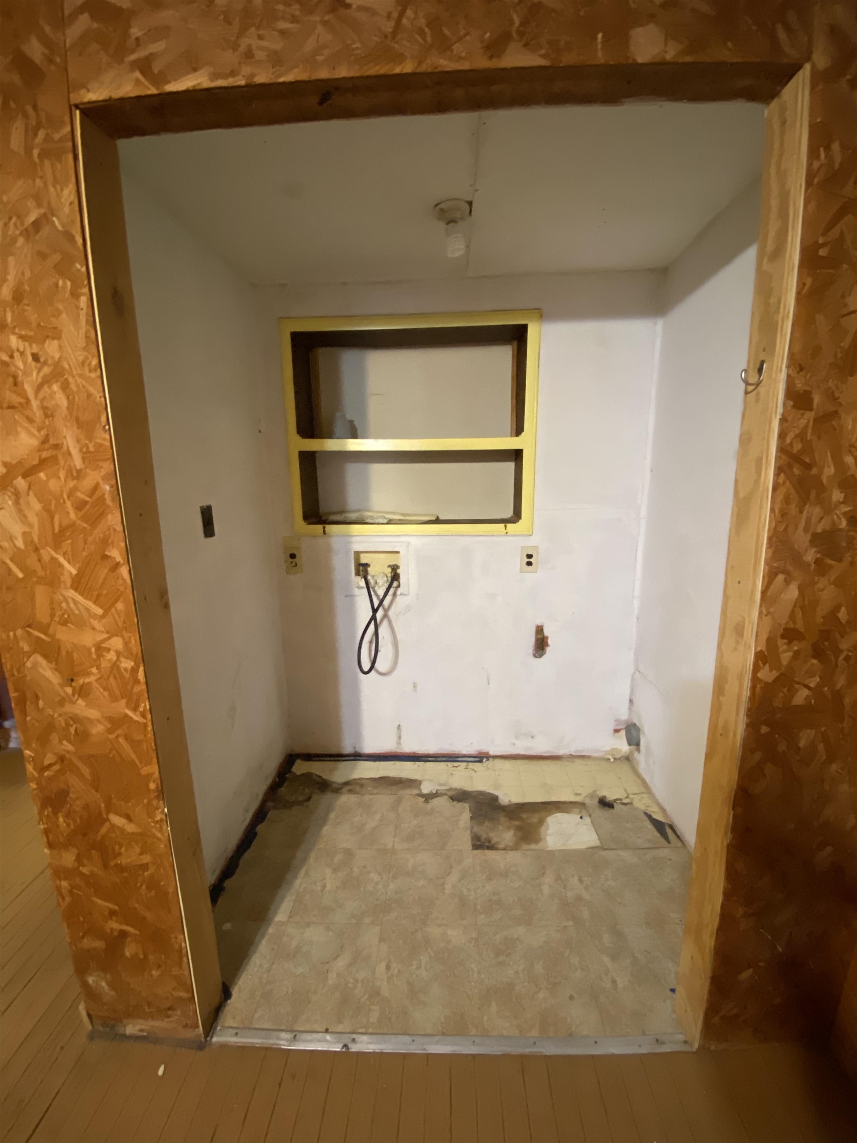 1112 Holcomb Street Property Photo 10