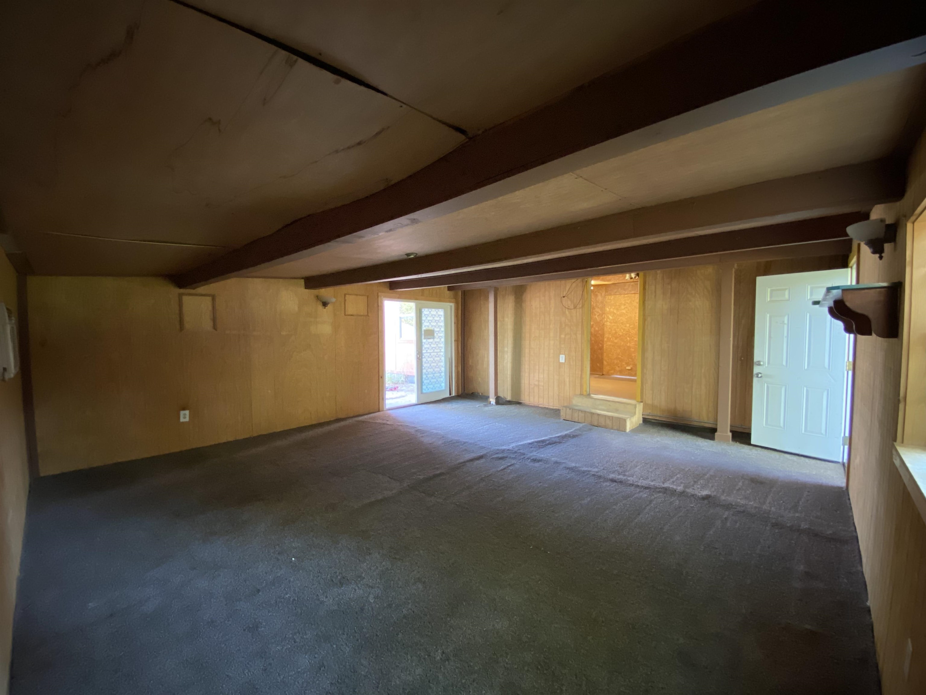 1112 Holcomb Street Property Photo 13